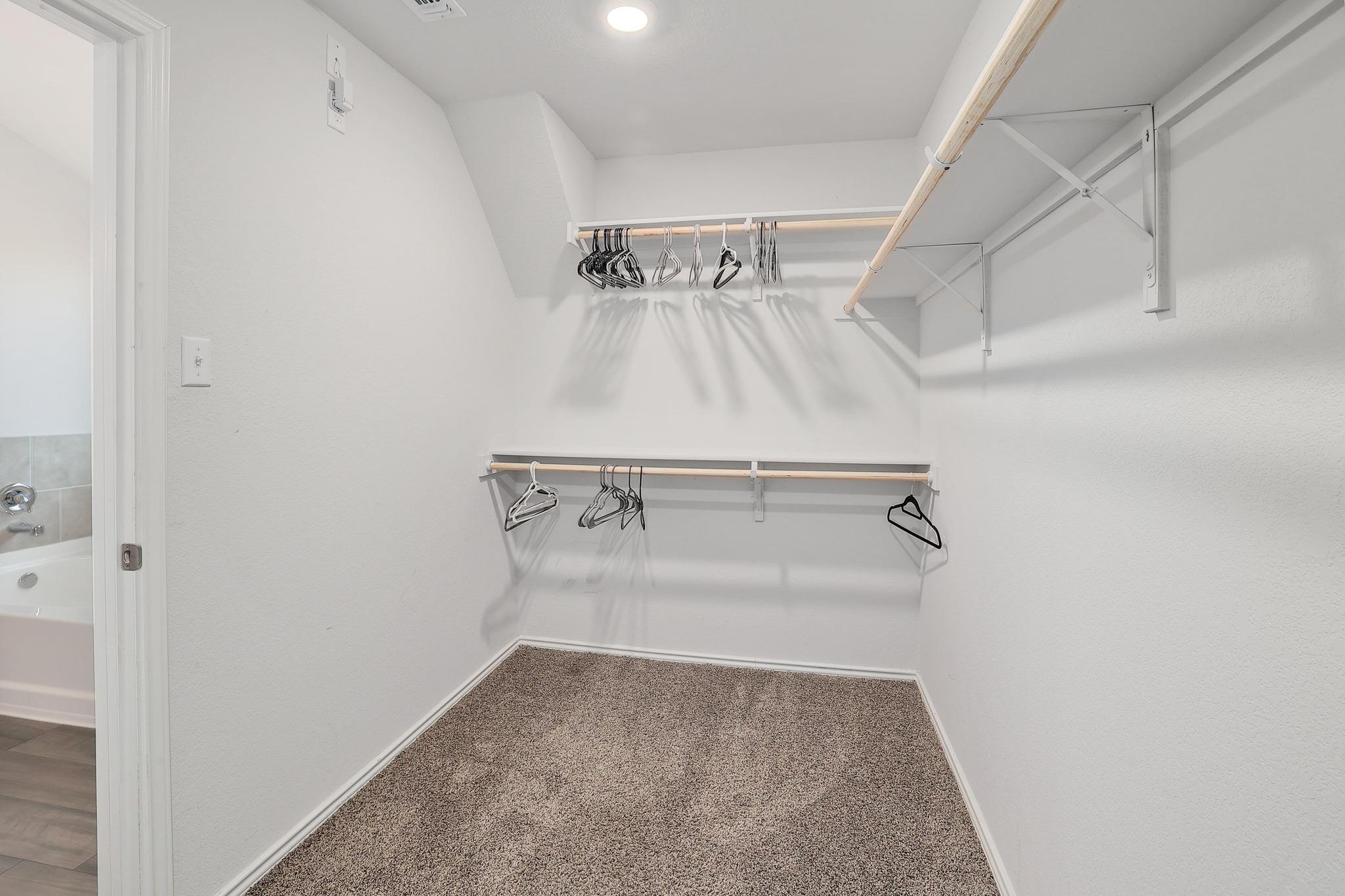 1828 T H Johnson Dr, Taylor, TX 76574