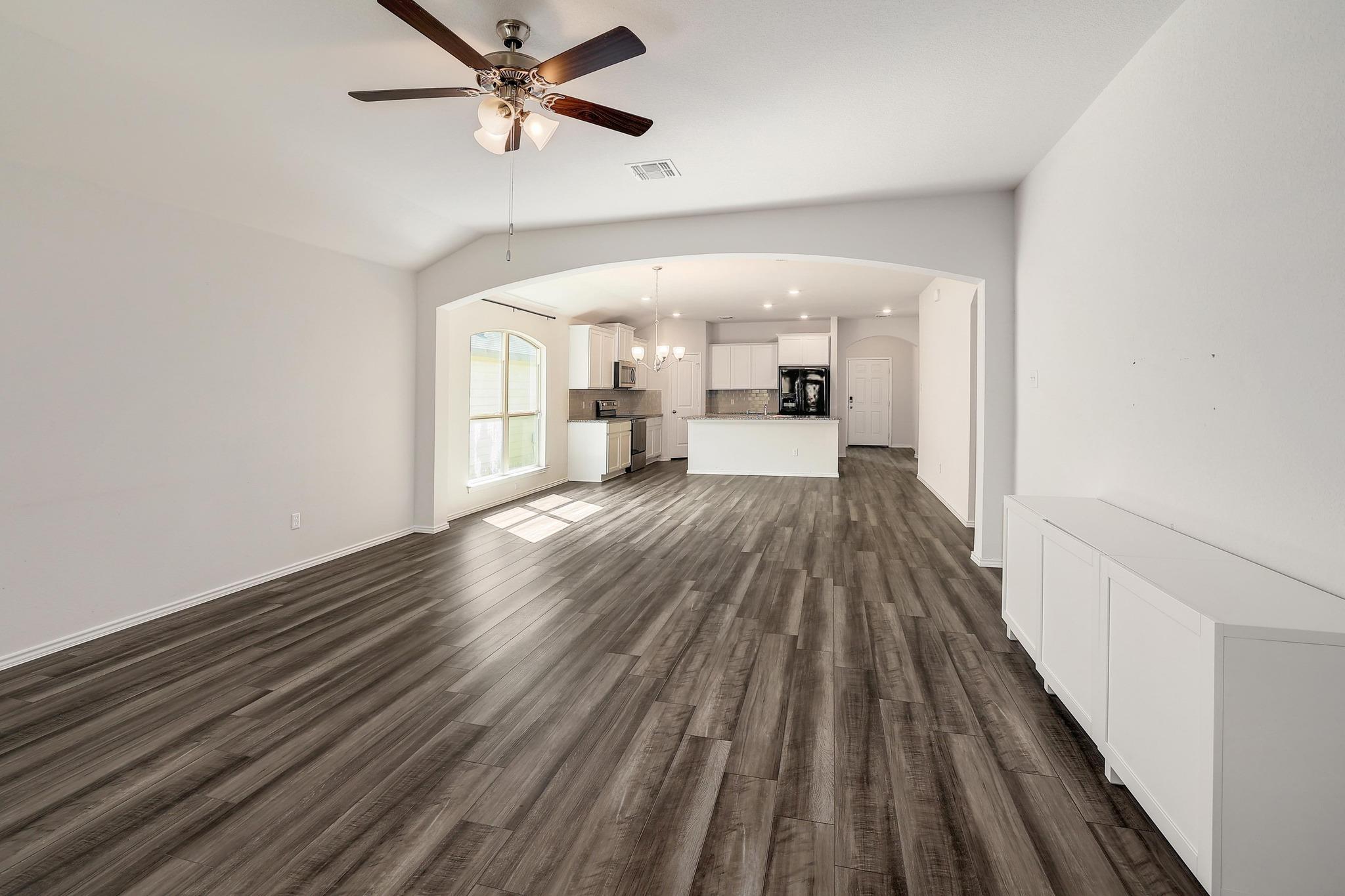 1828 T H Johnson Dr, Taylor, TX 76574