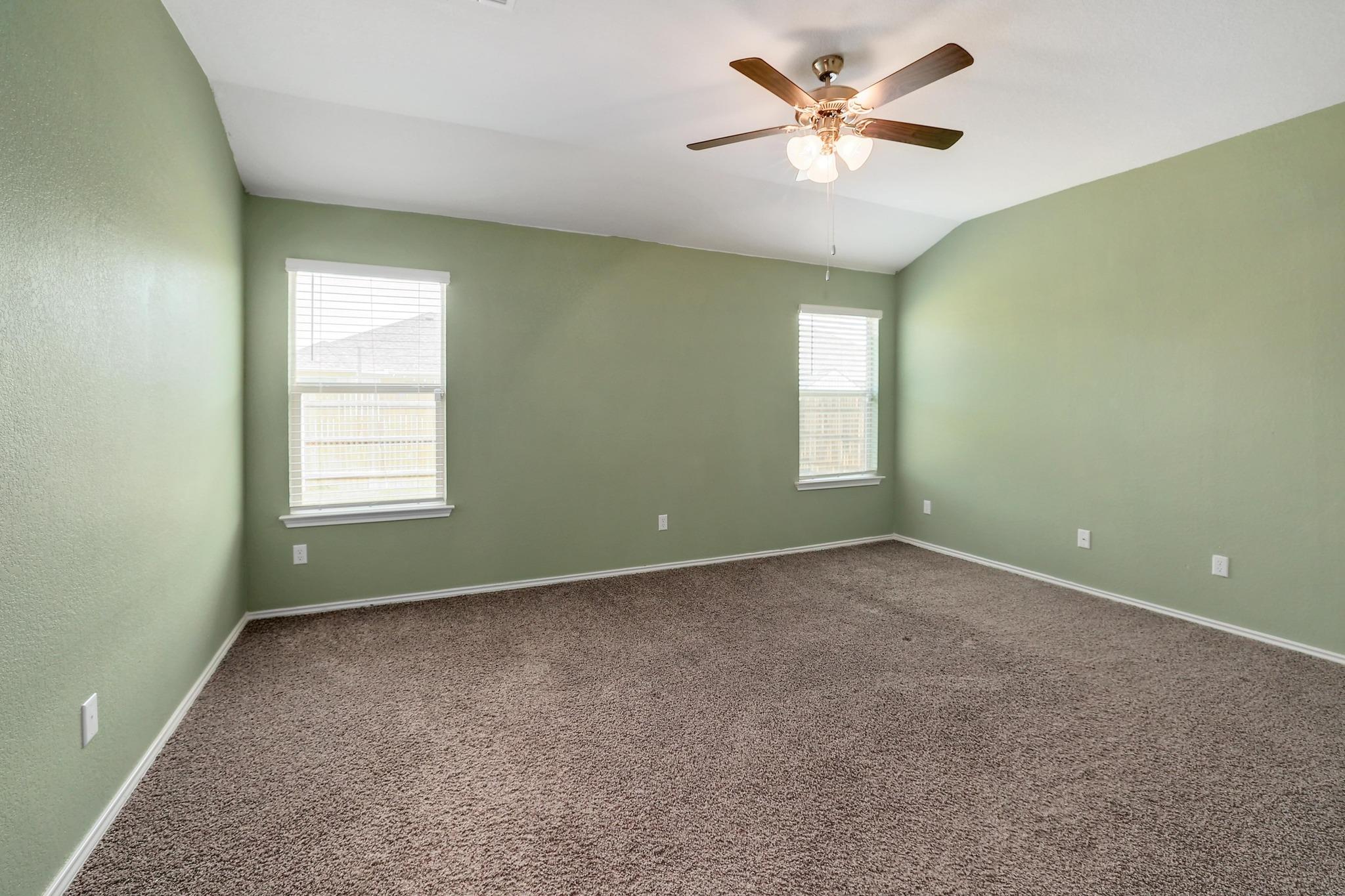 1828 T H Johnson Dr, Taylor, TX 76574