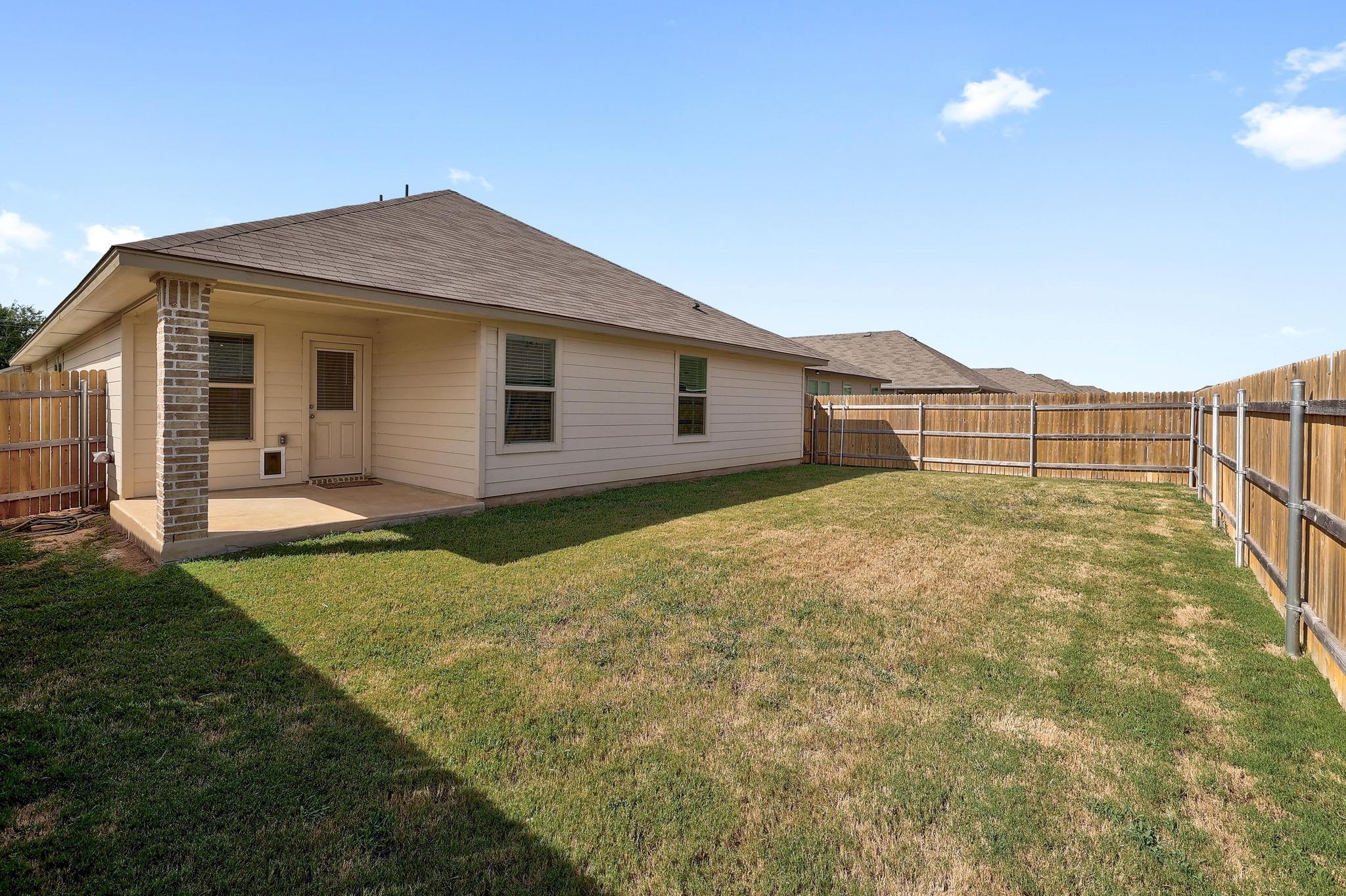 1828 T H Johnson Dr, Taylor, TX 76574