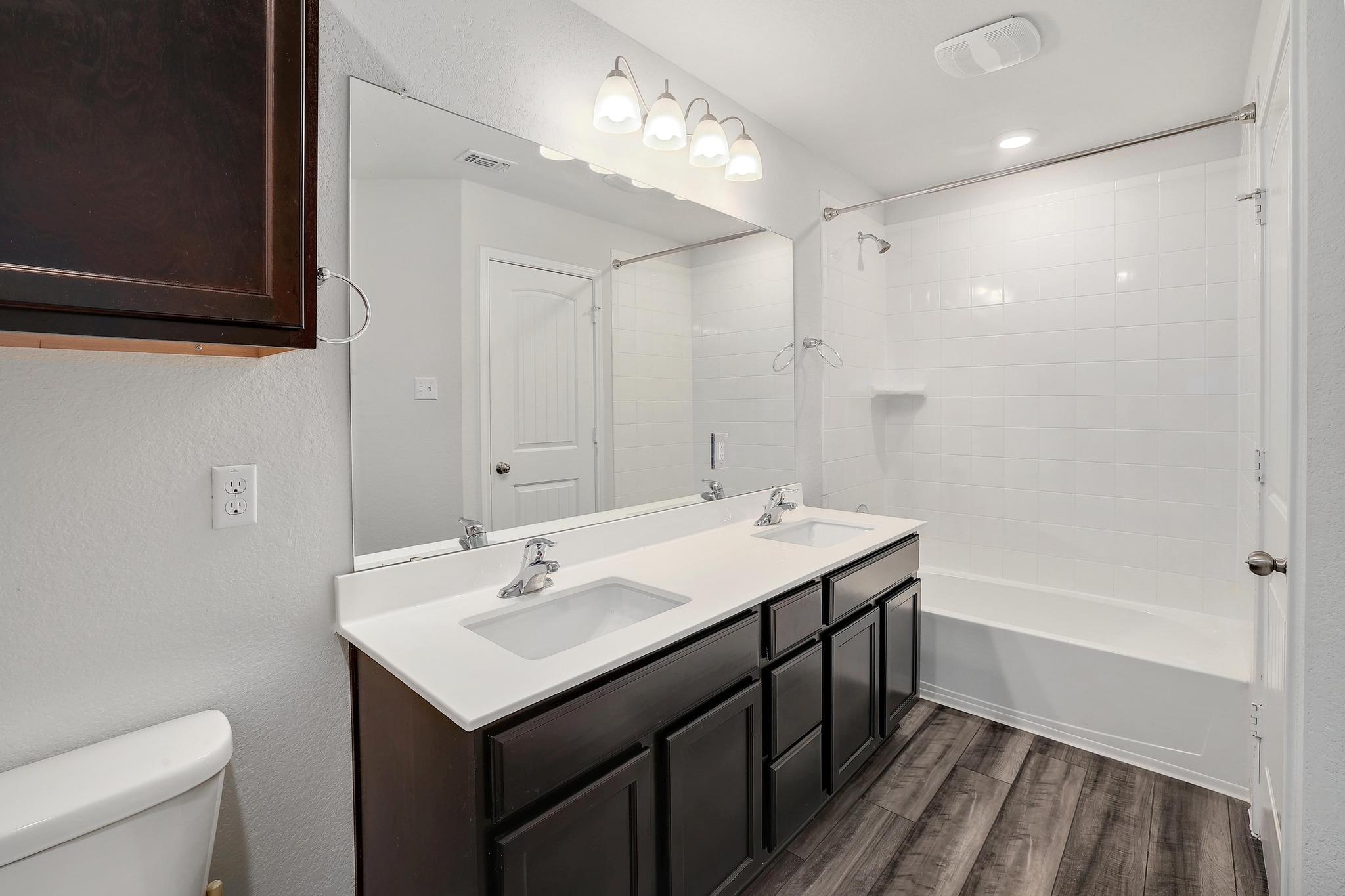 1828 T H Johnson Dr, Taylor, TX 76574