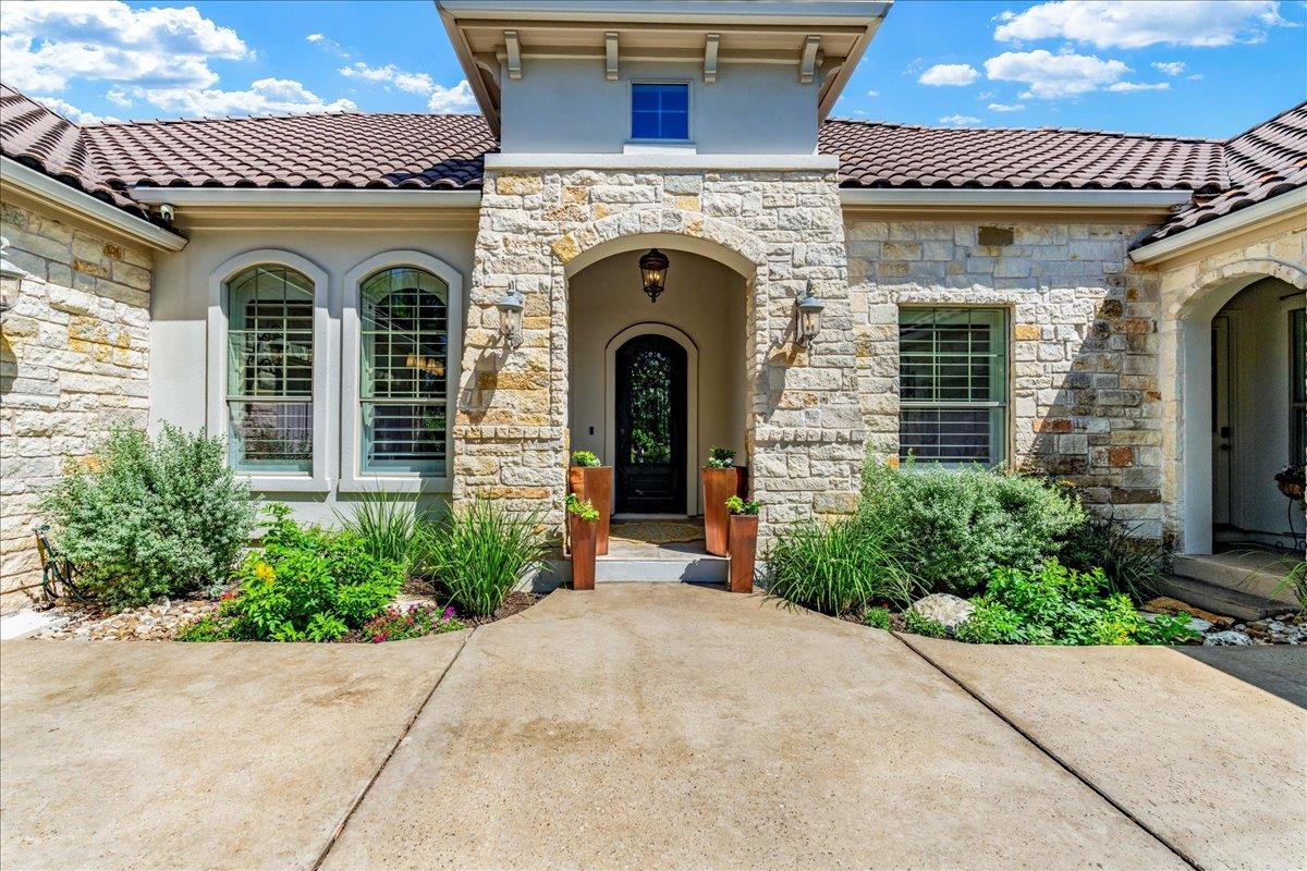 213 Black Wolf Run, Austin, TX 78738