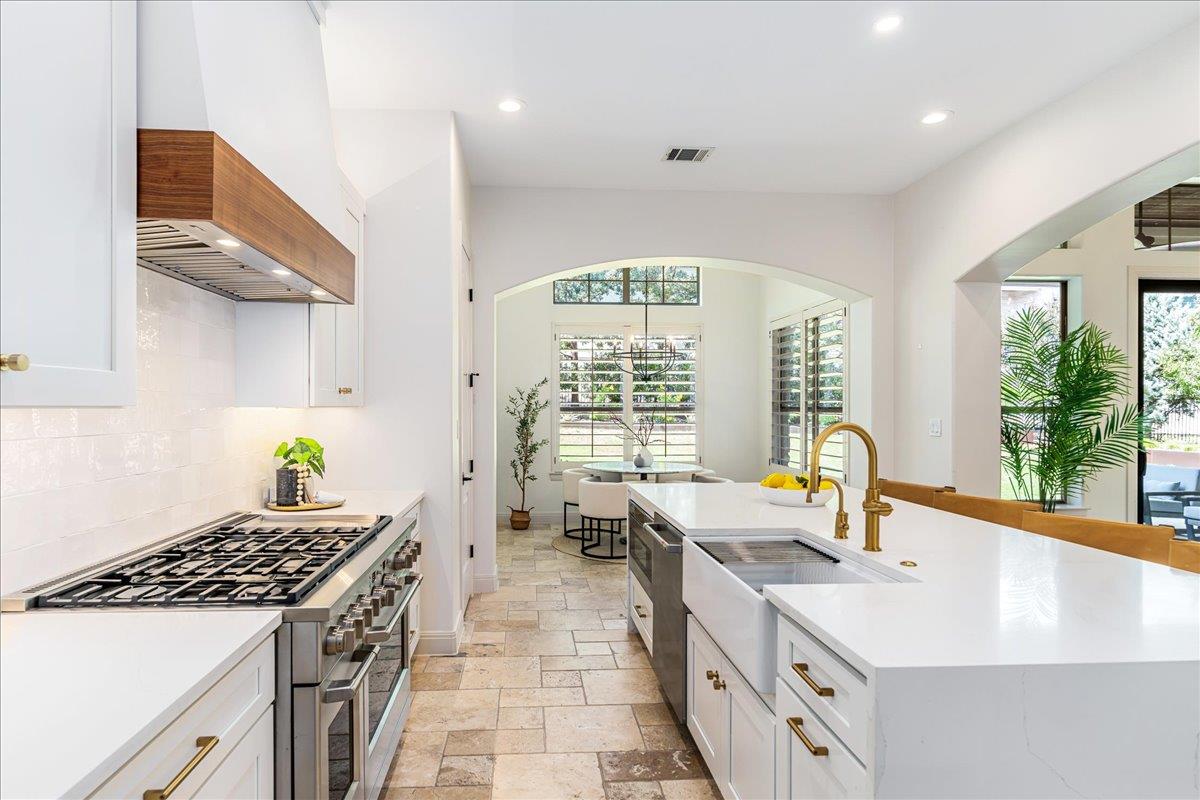 213 Black Wolf Run, Austin, TX 78738