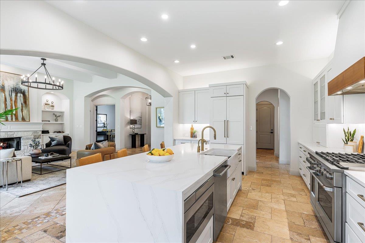 213 Black Wolf Run, Austin, TX 78738