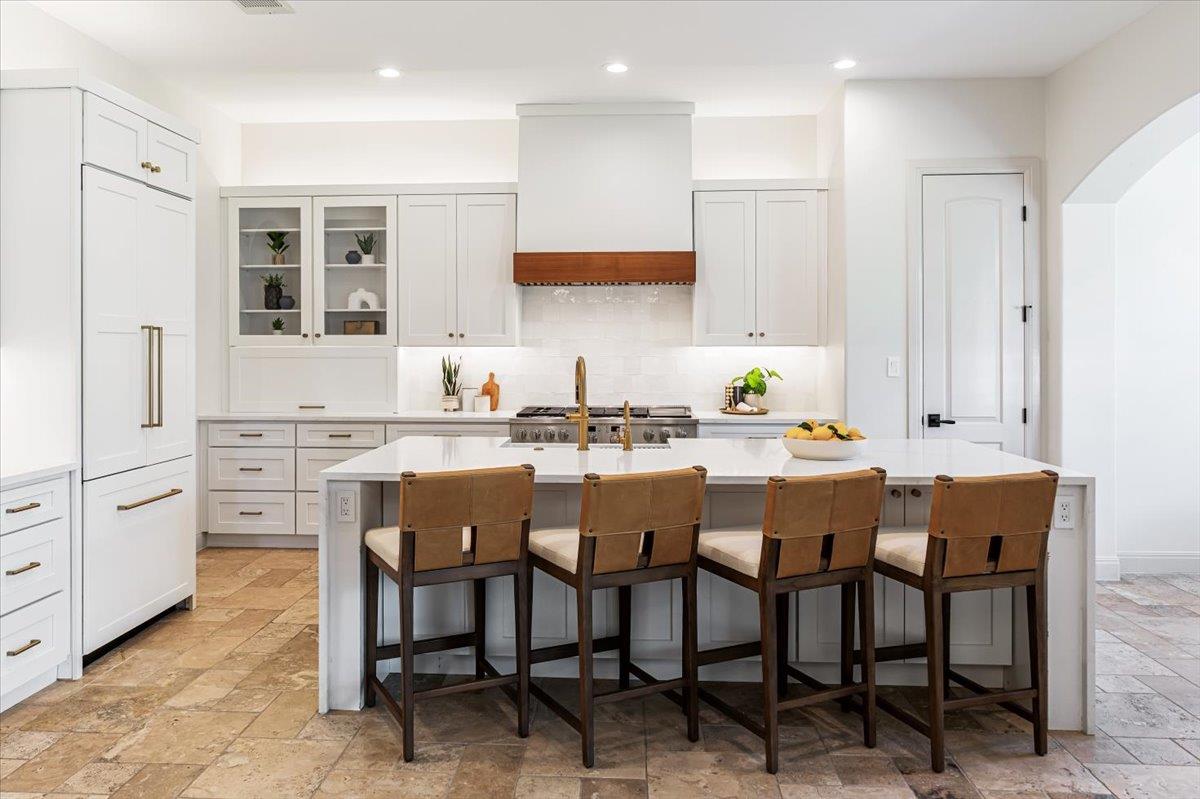 213 Black Wolf Run, Austin, TX 78738