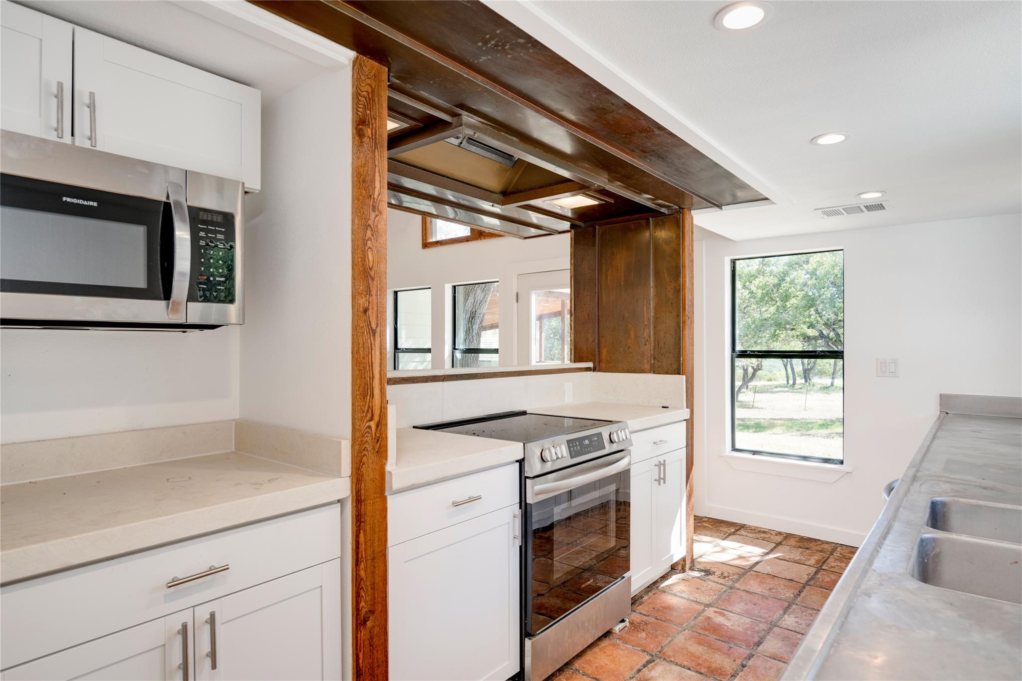 1217 Lost Oak Trl, Johnson City, TX 78636