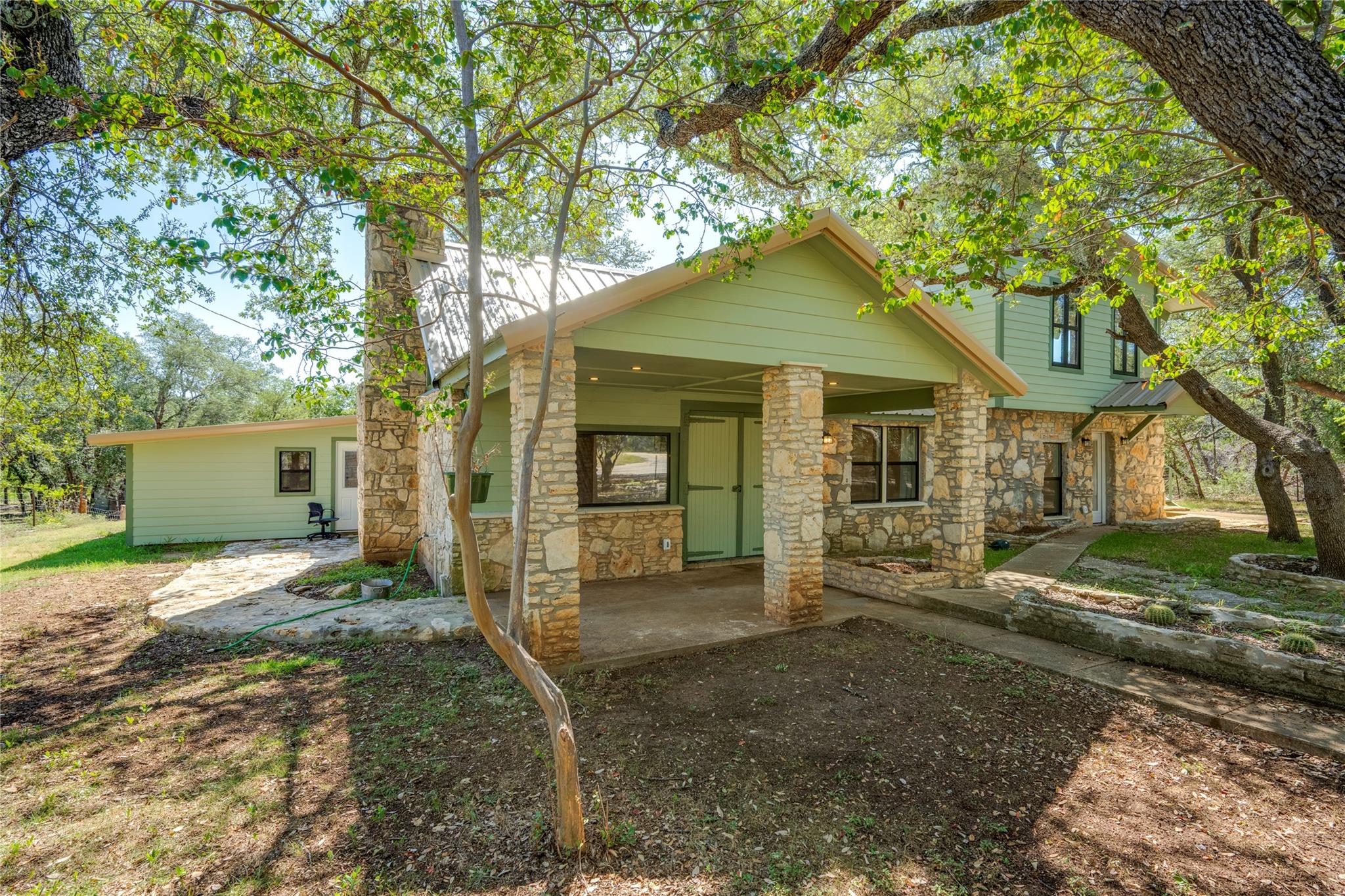 1217 Lost Oak Trl, Johnson City, TX 78636