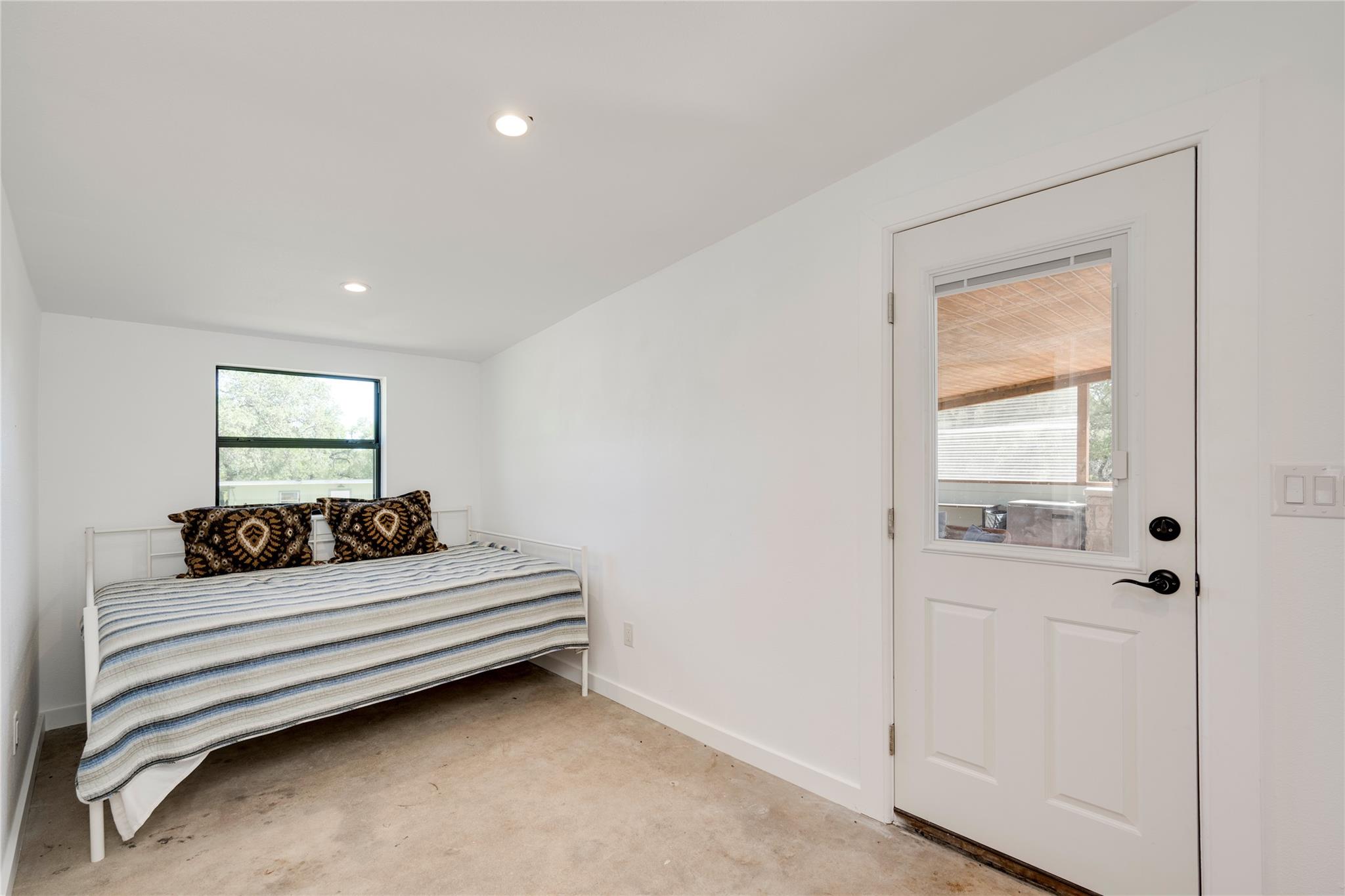 1217 Lost Oak Trl, Johnson City, TX 78636