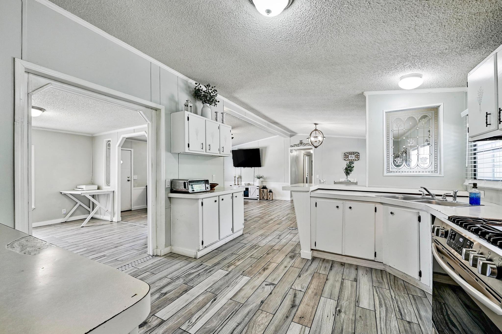 305 Saratoga Springs Cv, Liberty Hill, TX 78642