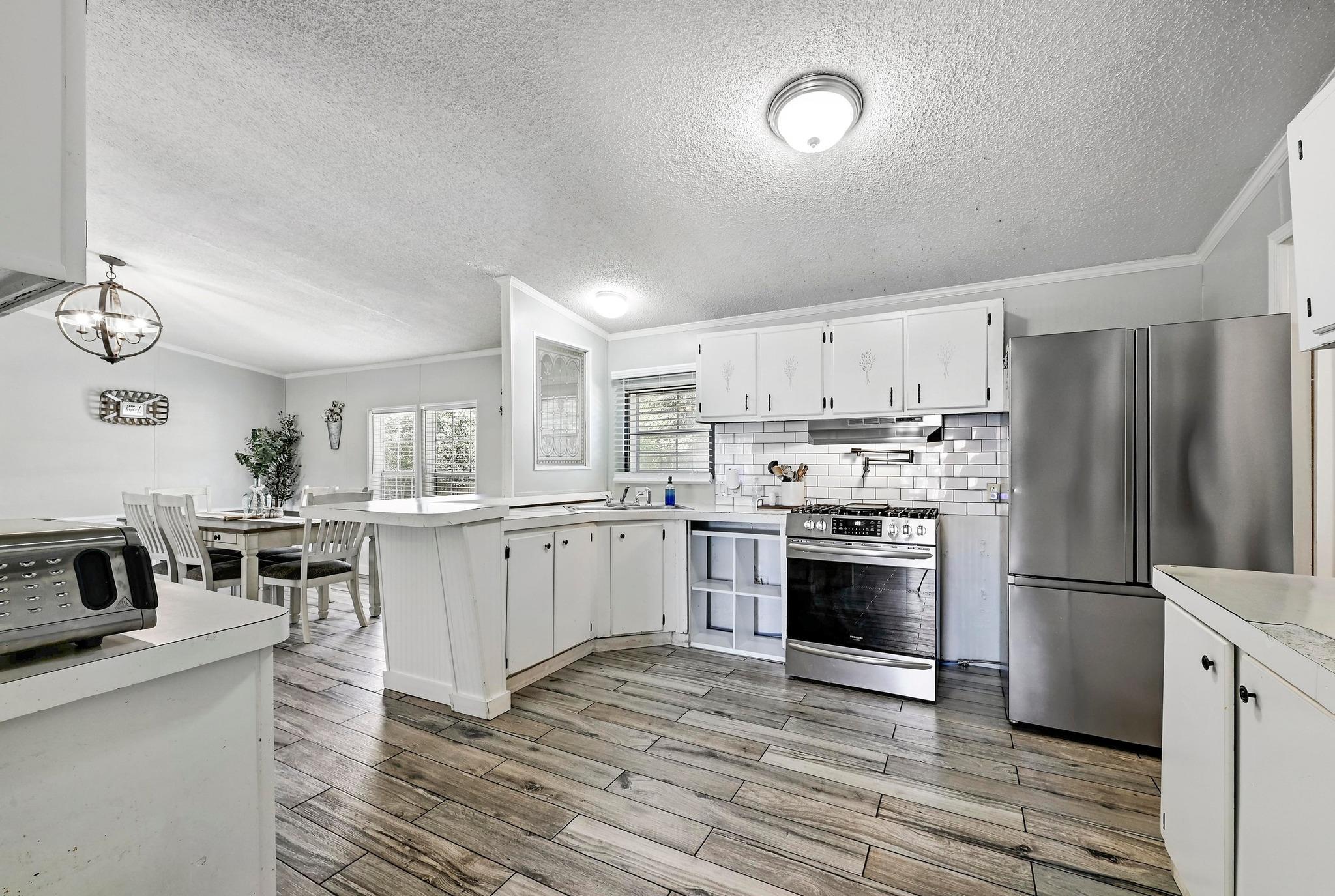 305 Saratoga Springs Cv, Liberty Hill, TX 78642