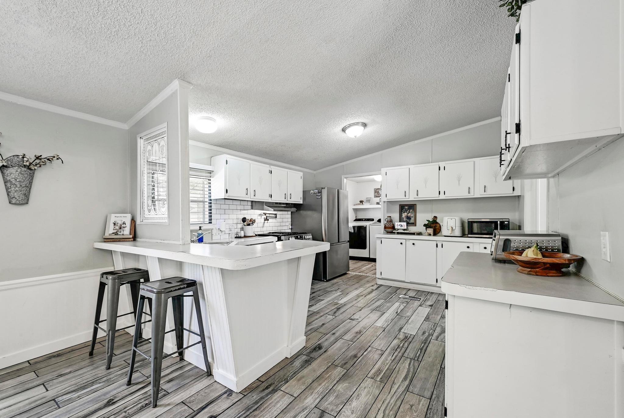 305 Saratoga Springs Cv, Liberty Hill, TX 78642