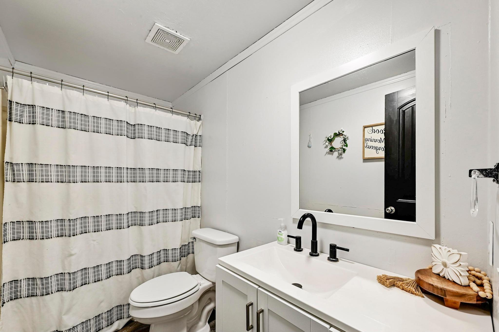 305 Saratoga Springs Cv, Liberty Hill, TX 78642