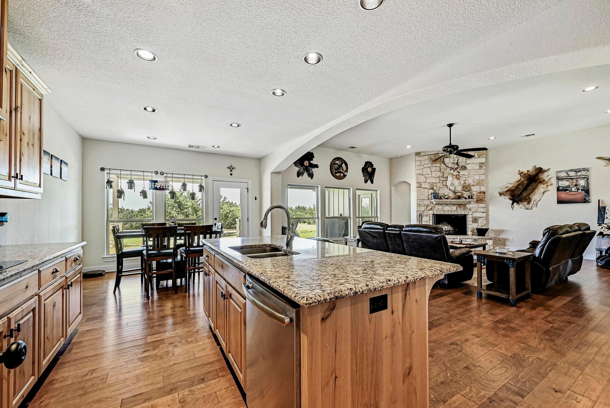 312 FIRST DOWN DASH, Burnet, TX 78611