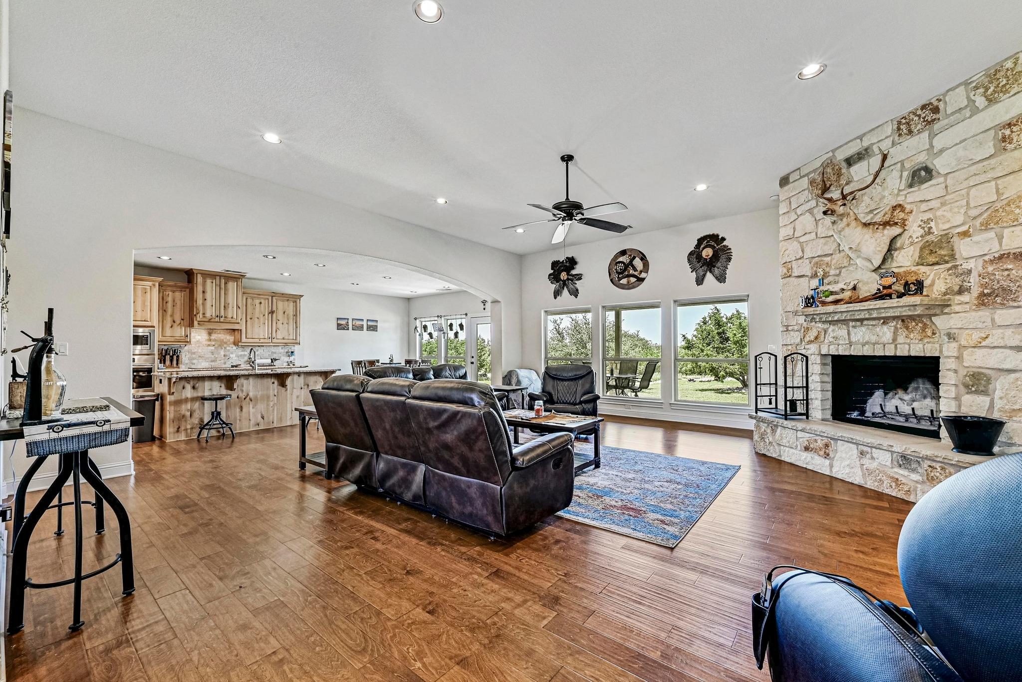 312 FIRST DOWN DASH, Burnet, TX 78611