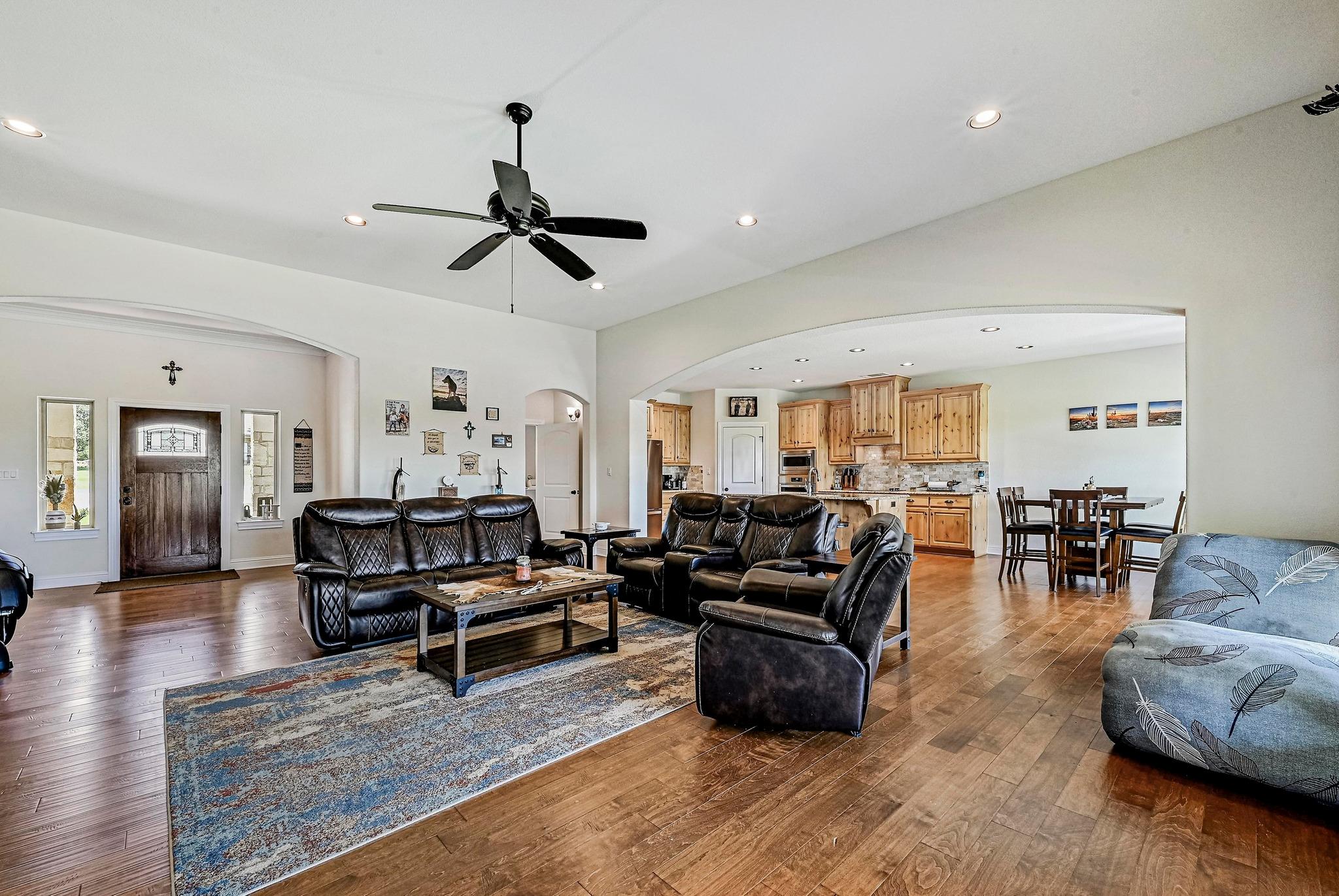 312 FIRST DOWN DASH, Burnet, TX 78611