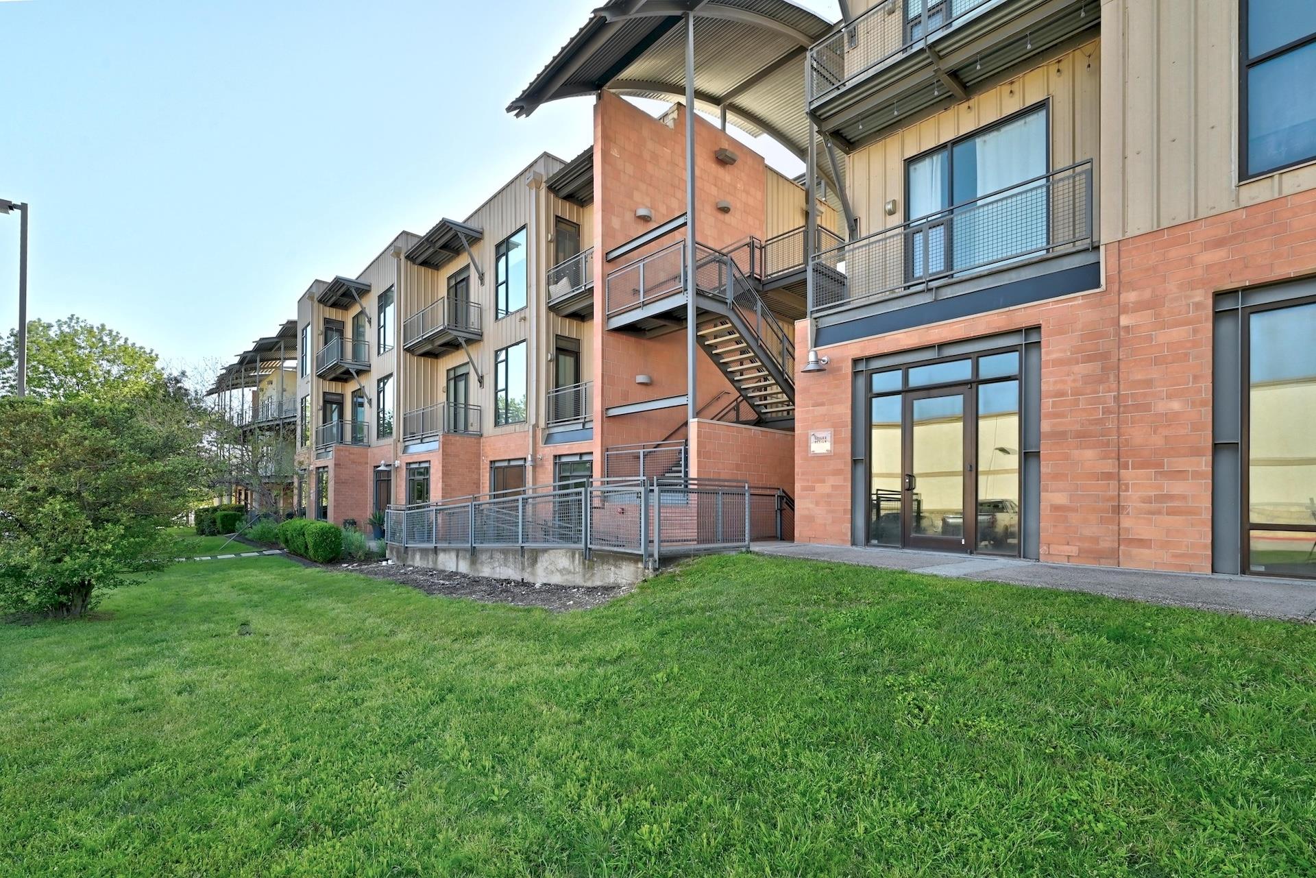 2525 S Lamar Blvd # 3, Austin, TX 78704