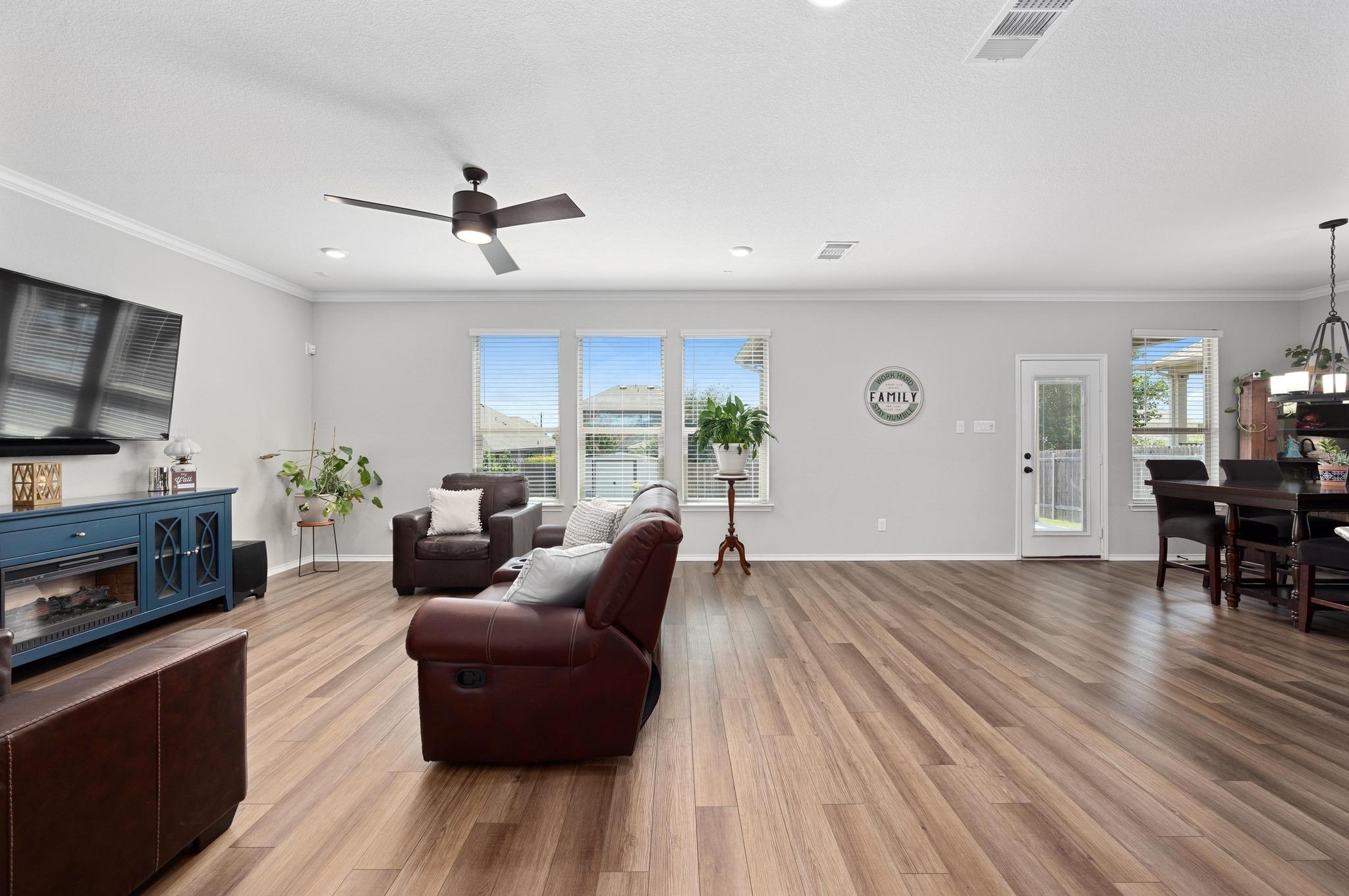 120 Kennicott Dr, Kyle, TX 78640