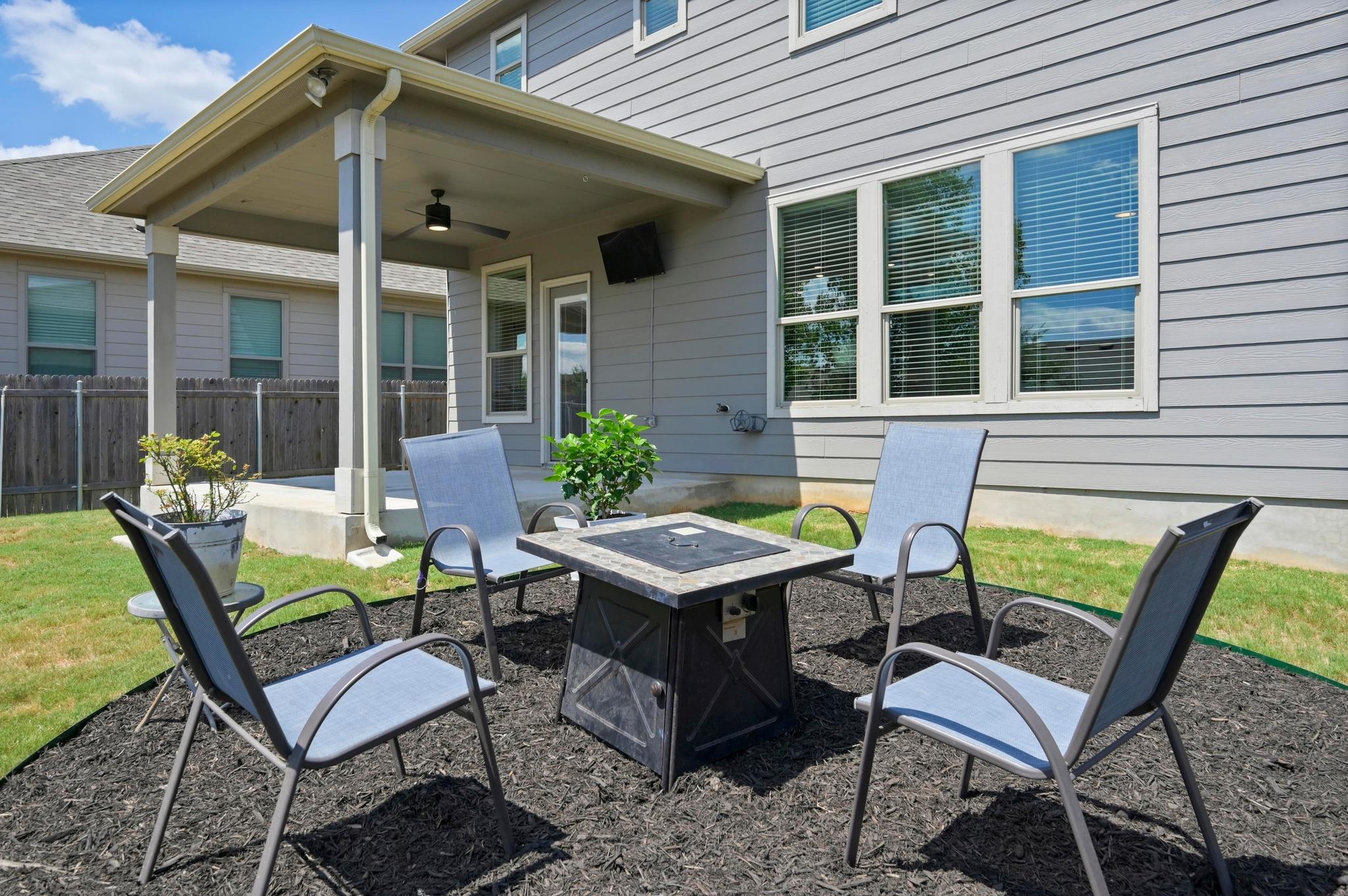 120 Kennicott Dr, Kyle, TX 78640