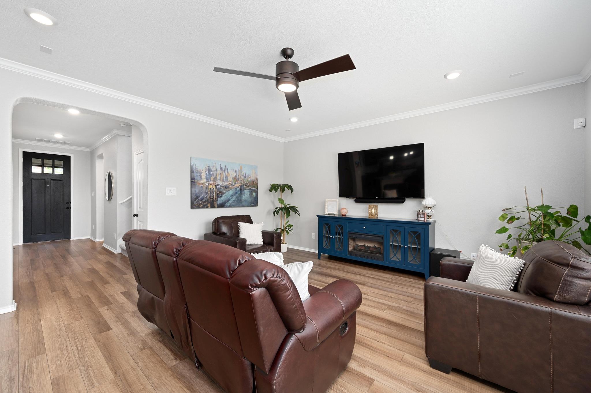 120 Kennicott Dr, Kyle, TX 78640