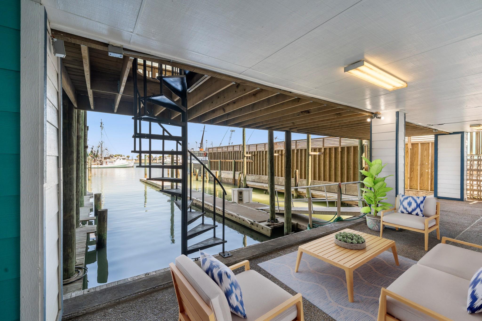 318 W Cotter Ave # 2, Port Aransas, TX 78373