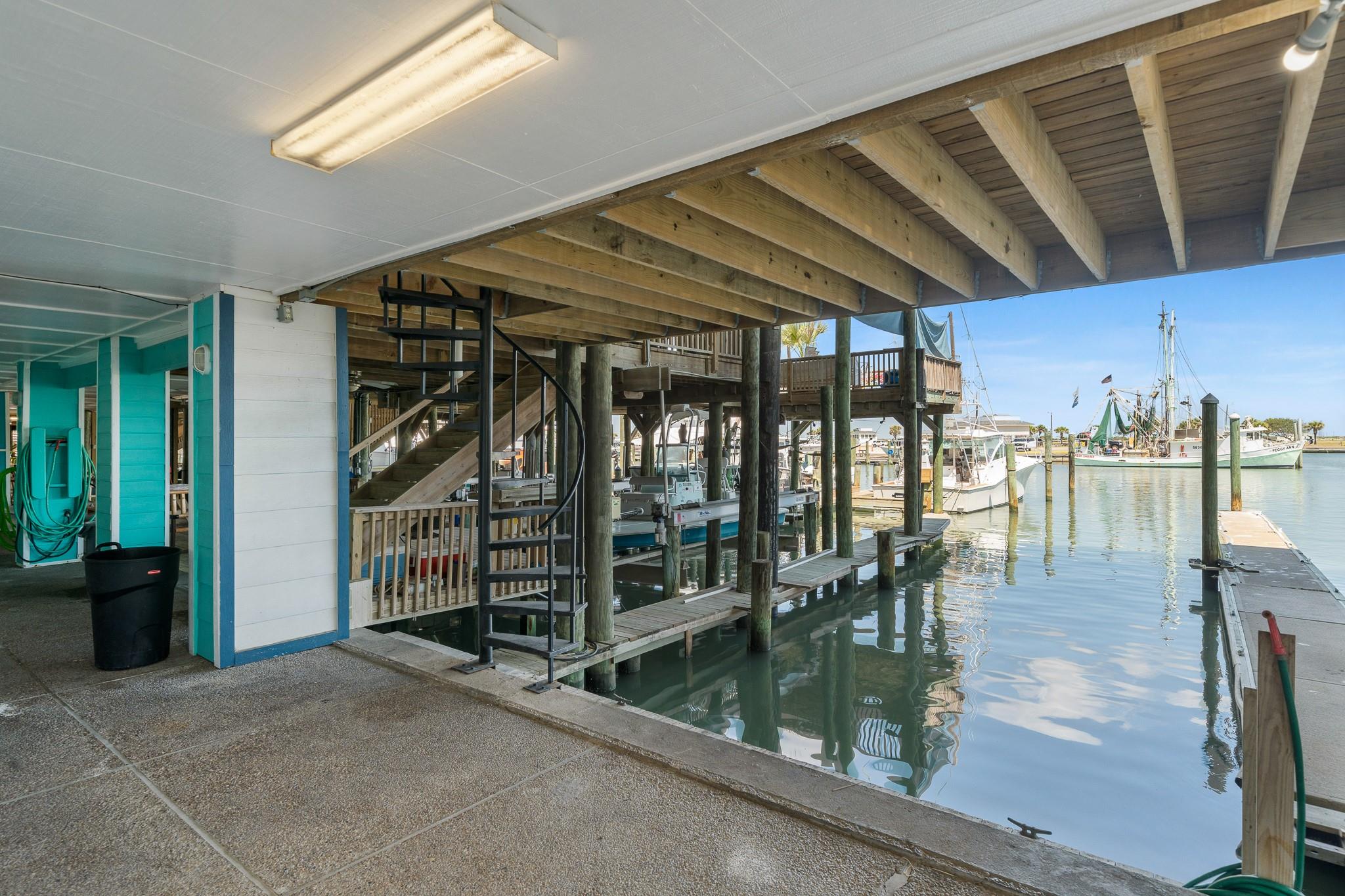 318 W Cotter Ave # 2, Port Aransas, TX 78373
