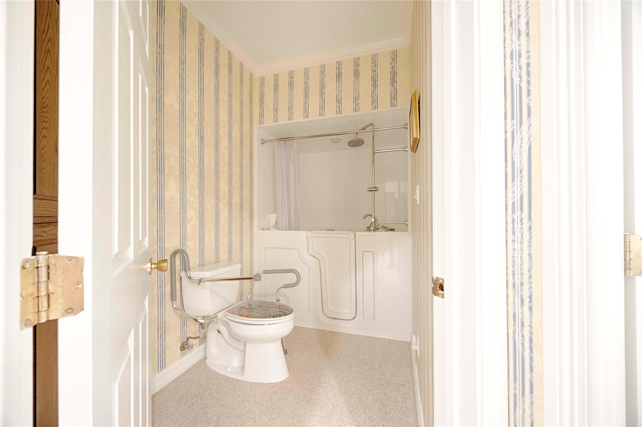 102 Creek Bend Ln, Columbus, TX 78934