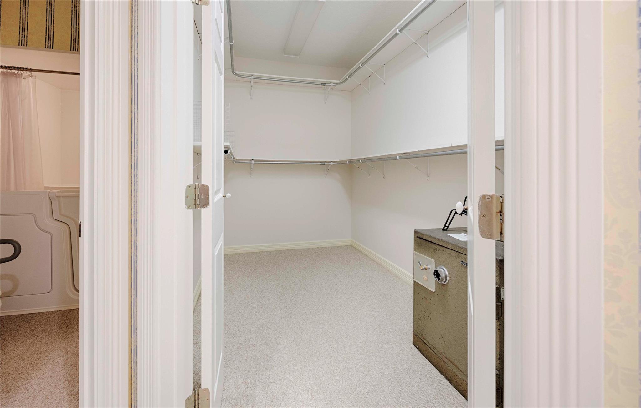 102 Creek Bend Ln, Columbus, TX 78934