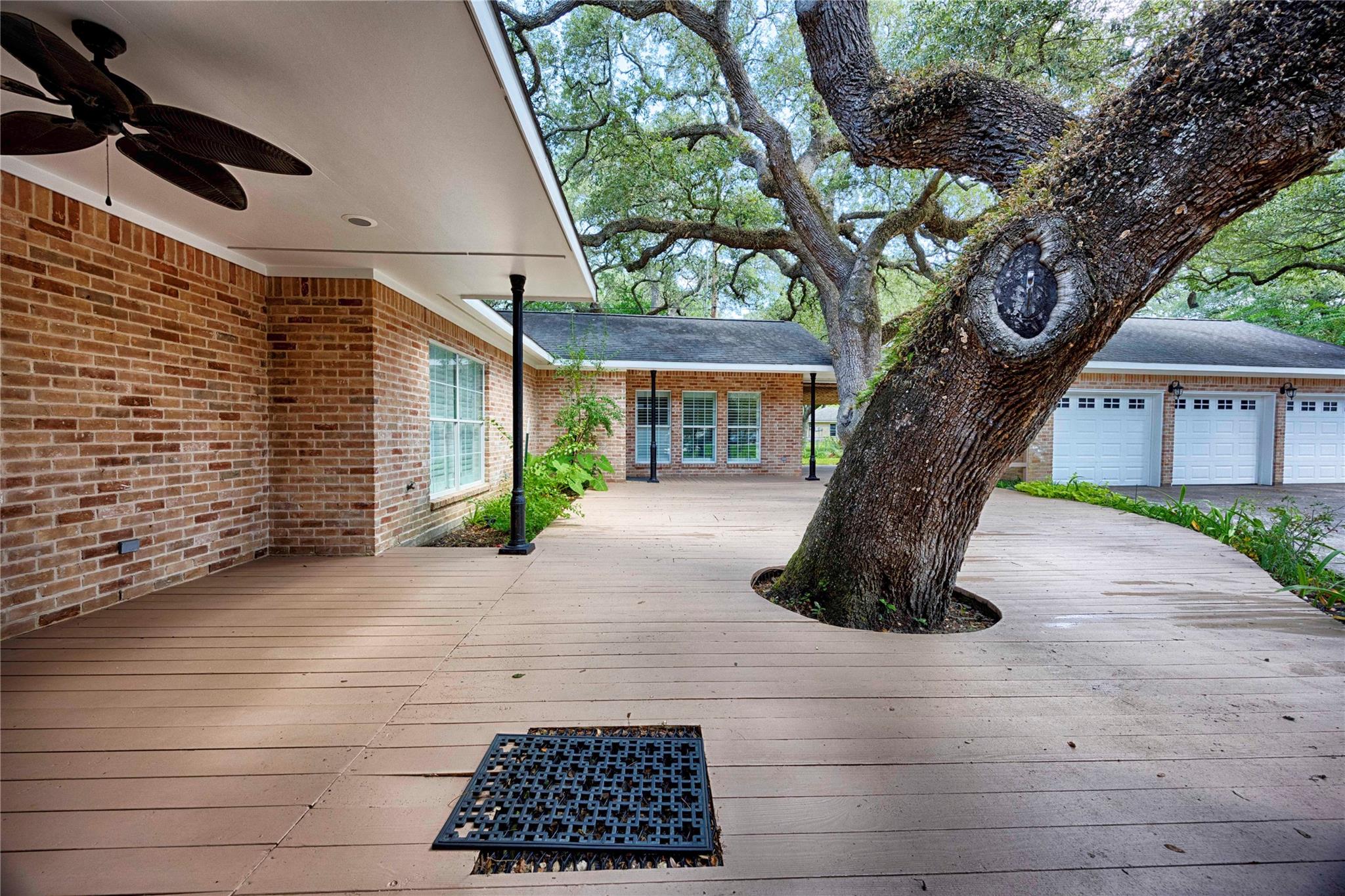 102 Creek Bend Ln, Columbus, TX 78934