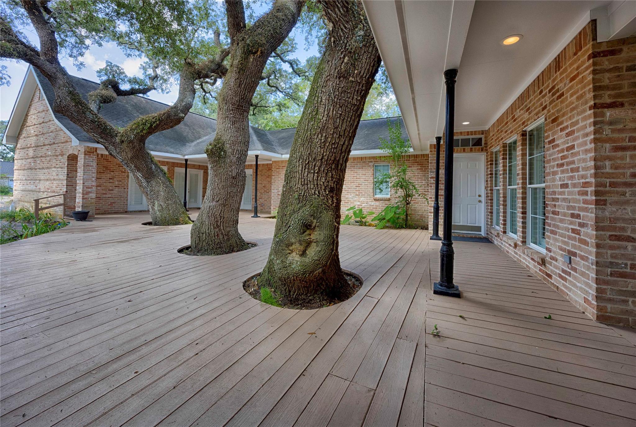 102 Creek Bend Ln, Columbus, TX 78934