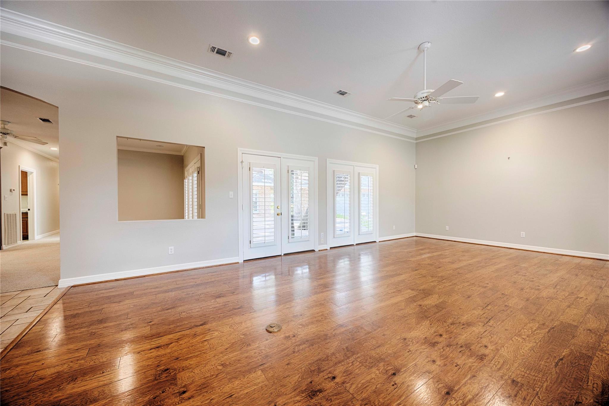 102 Creek Bend Ln, Columbus, TX 78934