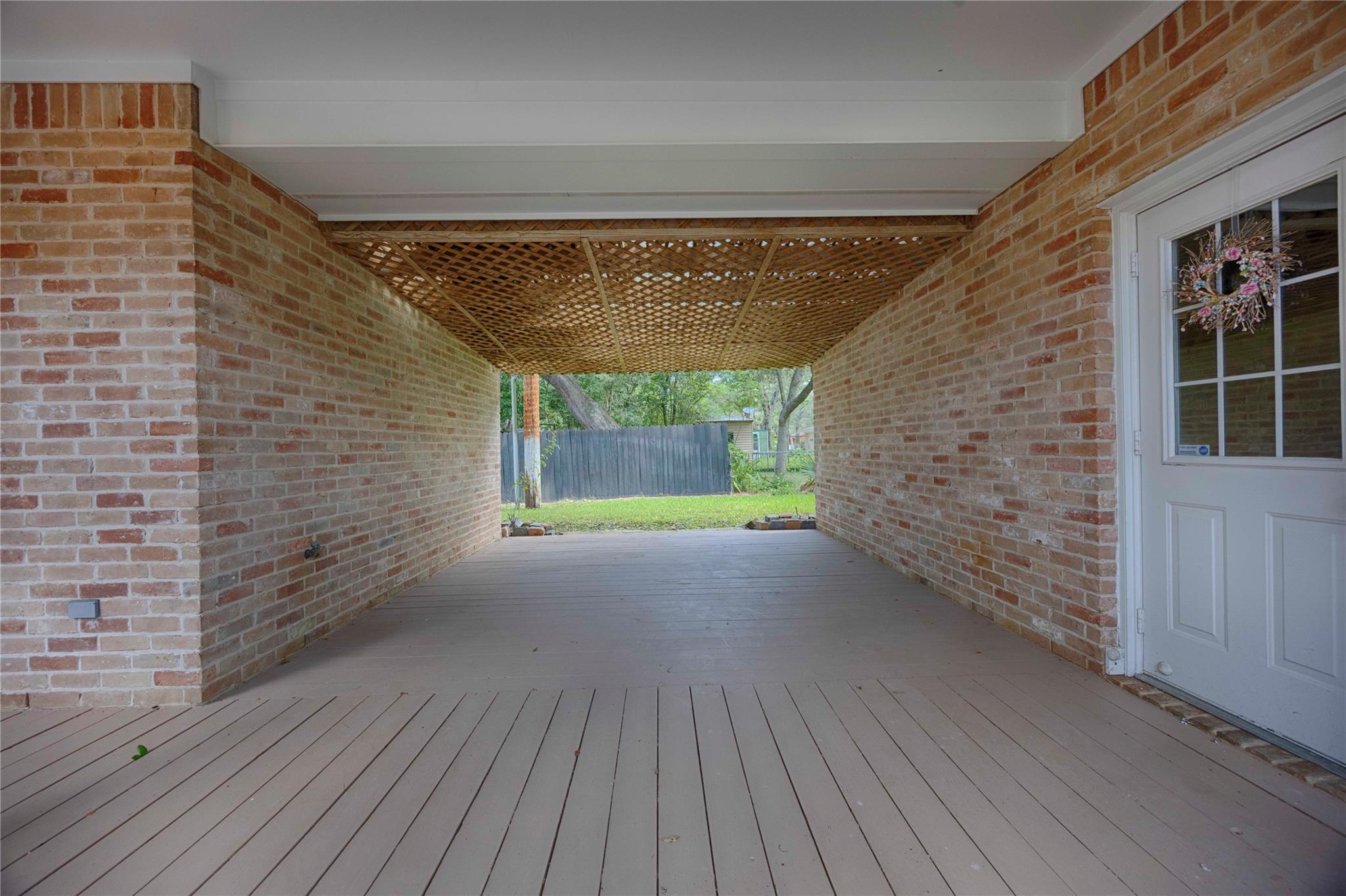 102 Creek Bend Ln, Columbus, TX 78934