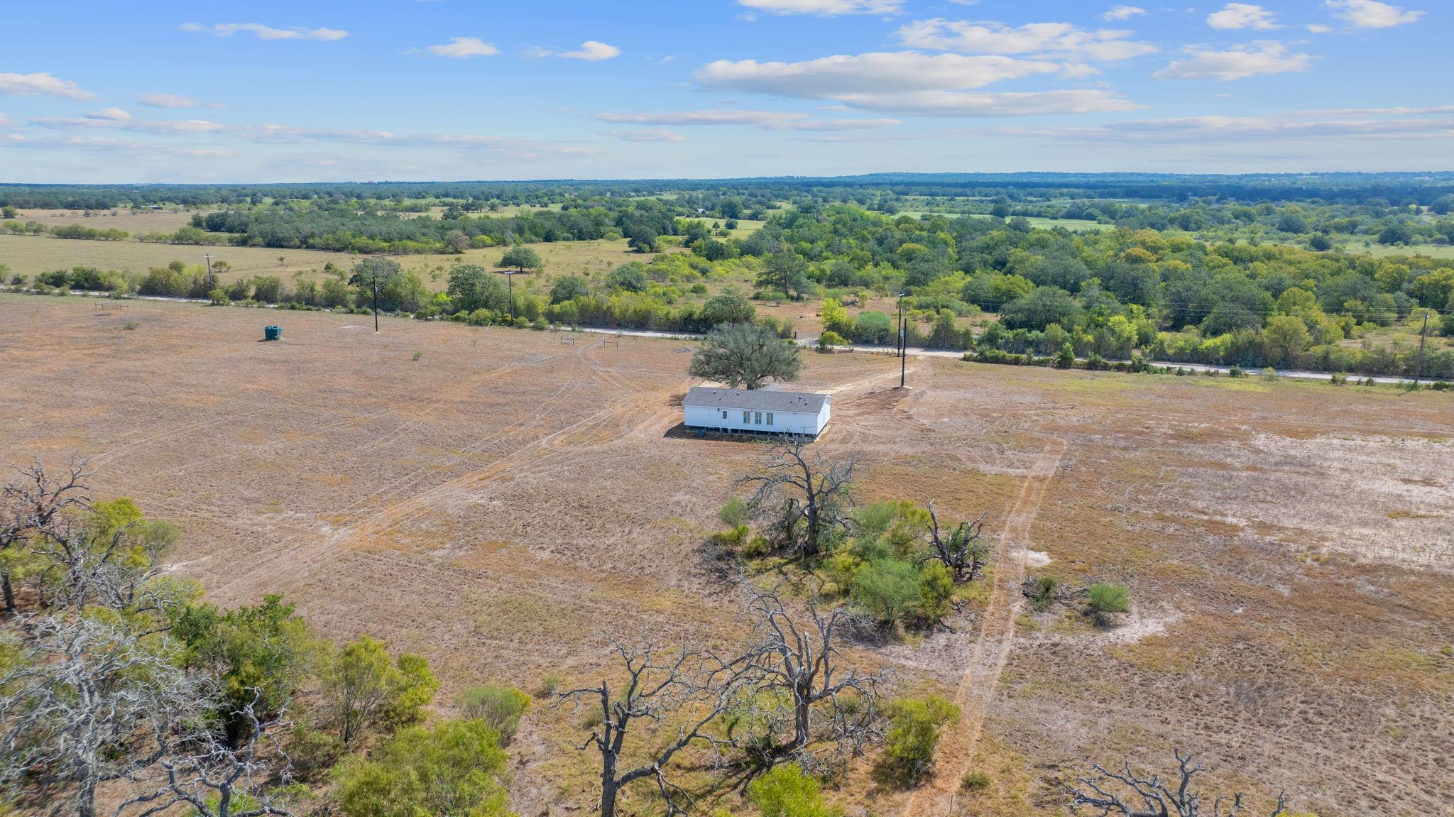 1177 County Road 402, Flatonia, TX 78941
