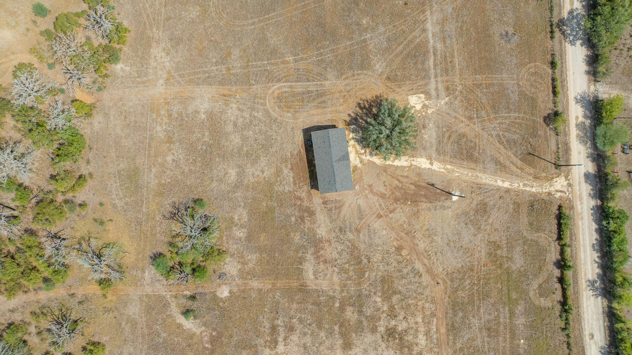 1177 County Road 402, Flatonia, TX 78941