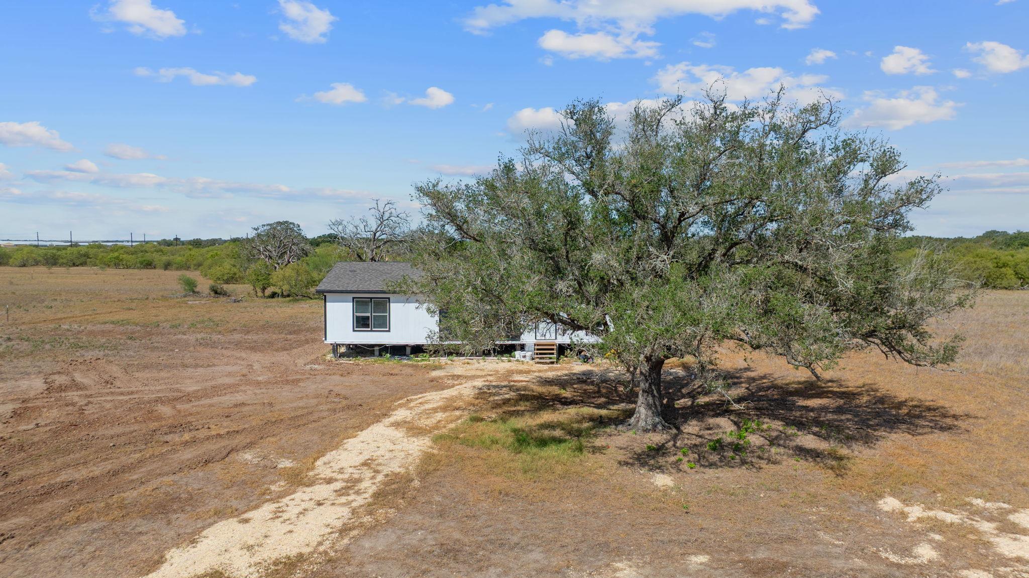1177 County Road 402, Flatonia, TX 78941