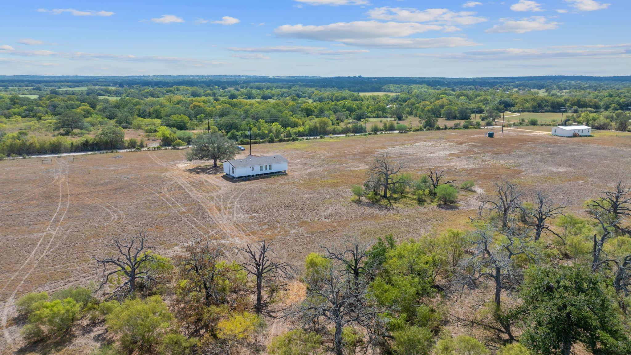 1177 County Road 402, Flatonia, TX 78941
