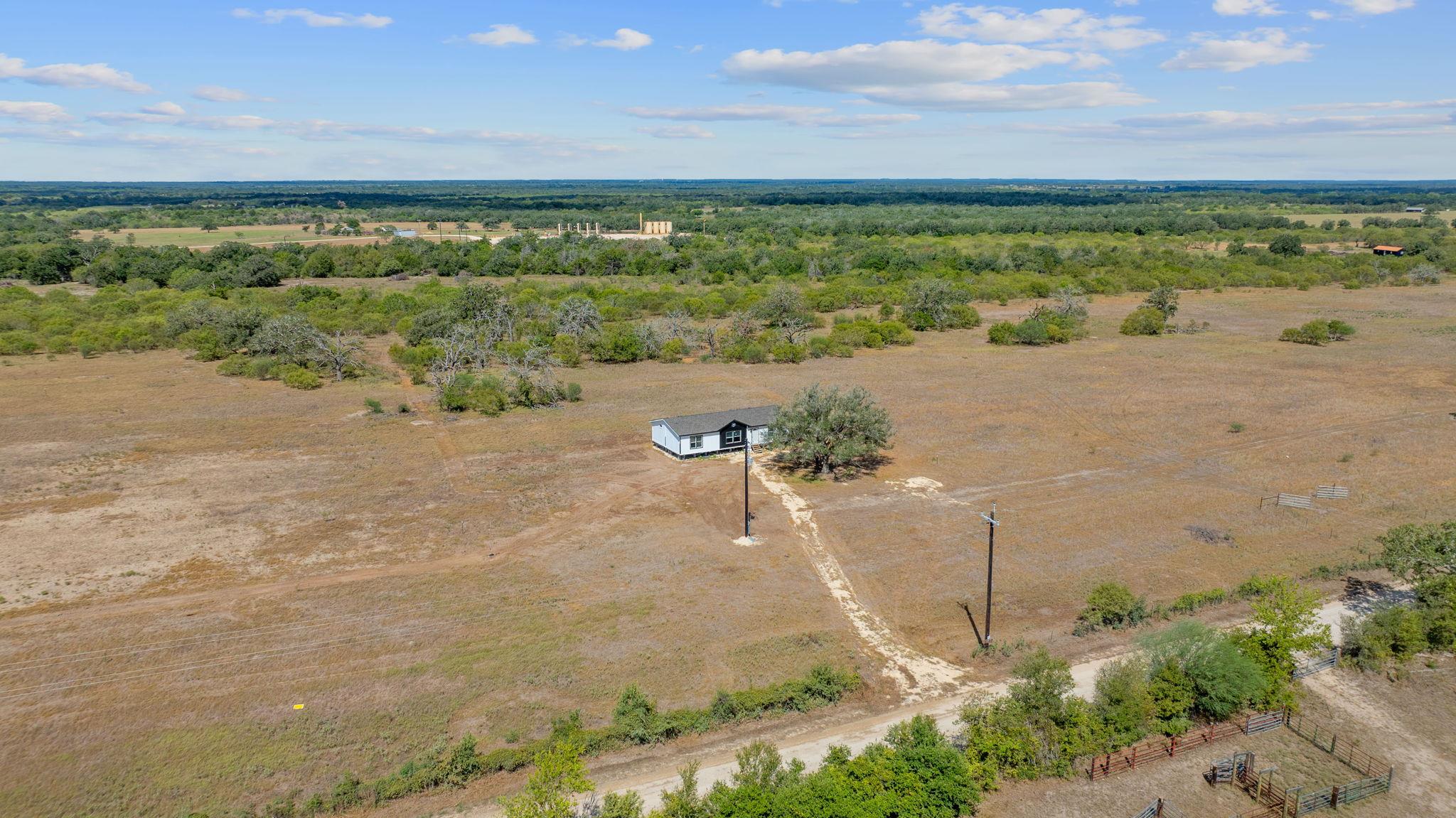 1177 County Road 402, Flatonia, TX 78941