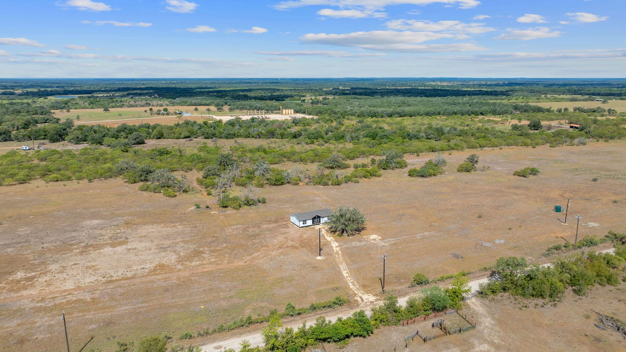 1177 County Road 402, Flatonia, TX 78941