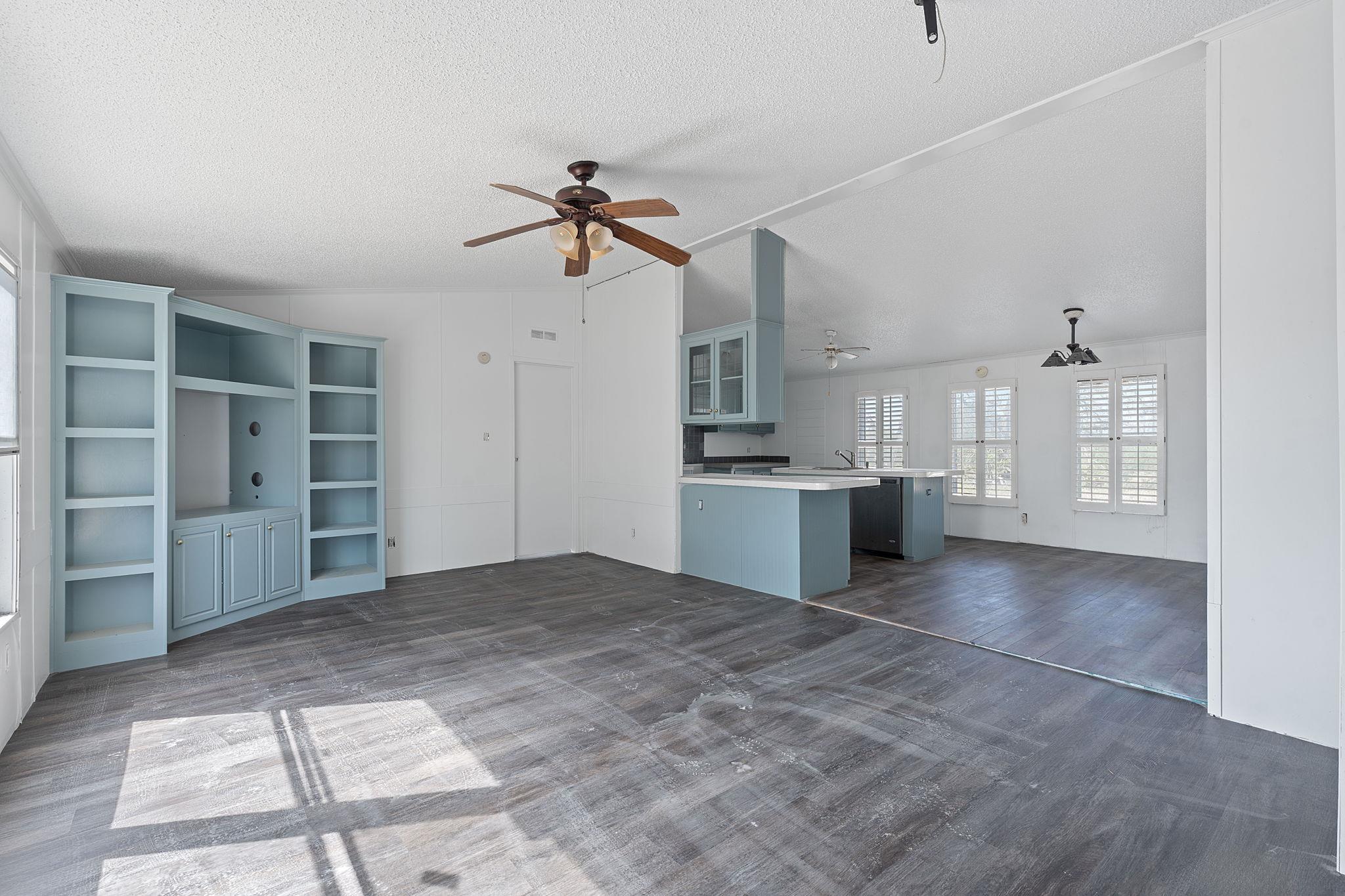 1177 County Road 402, Flatonia, TX 78941