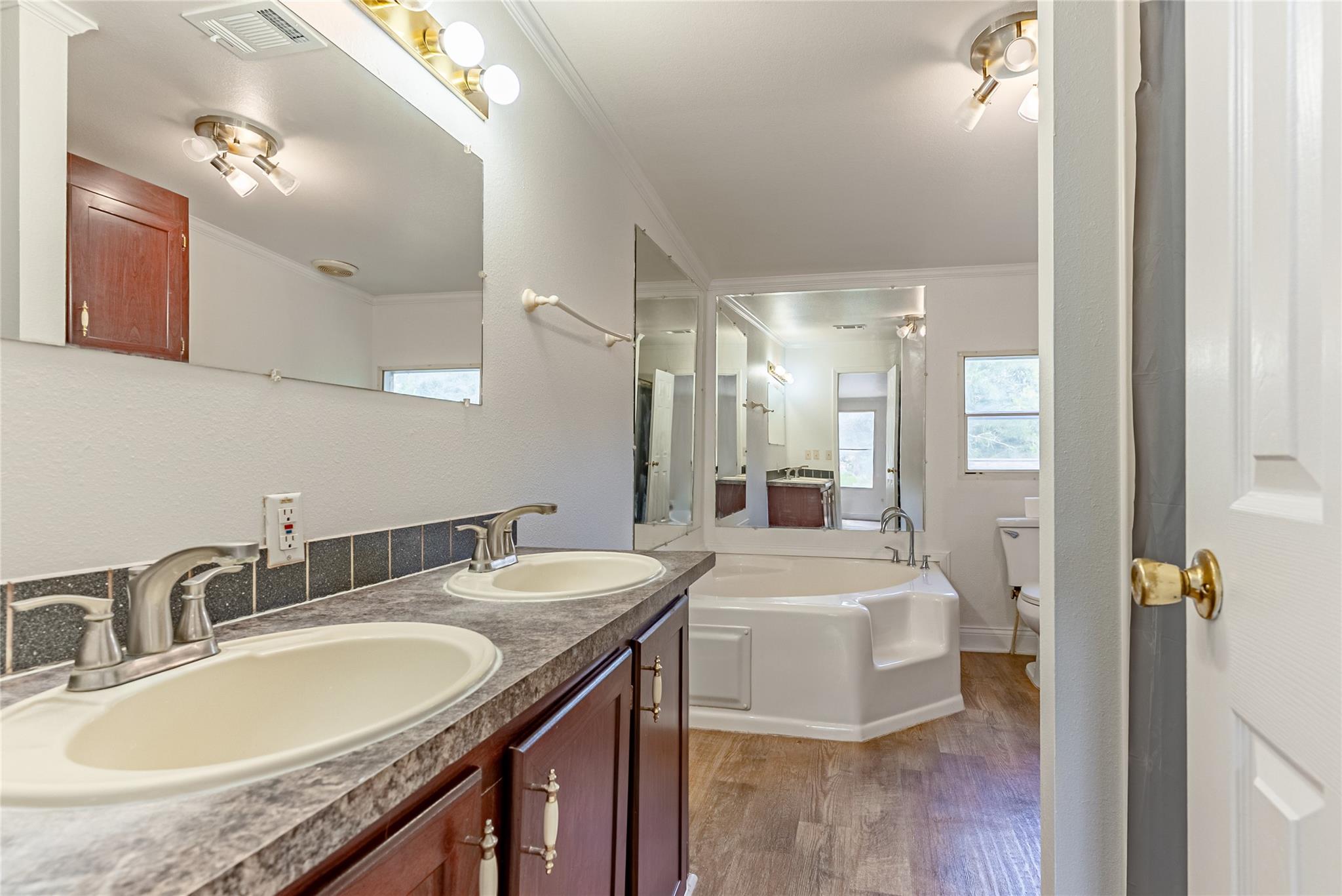 120 Creedmore Dr, Liberty Hill, TX 78642