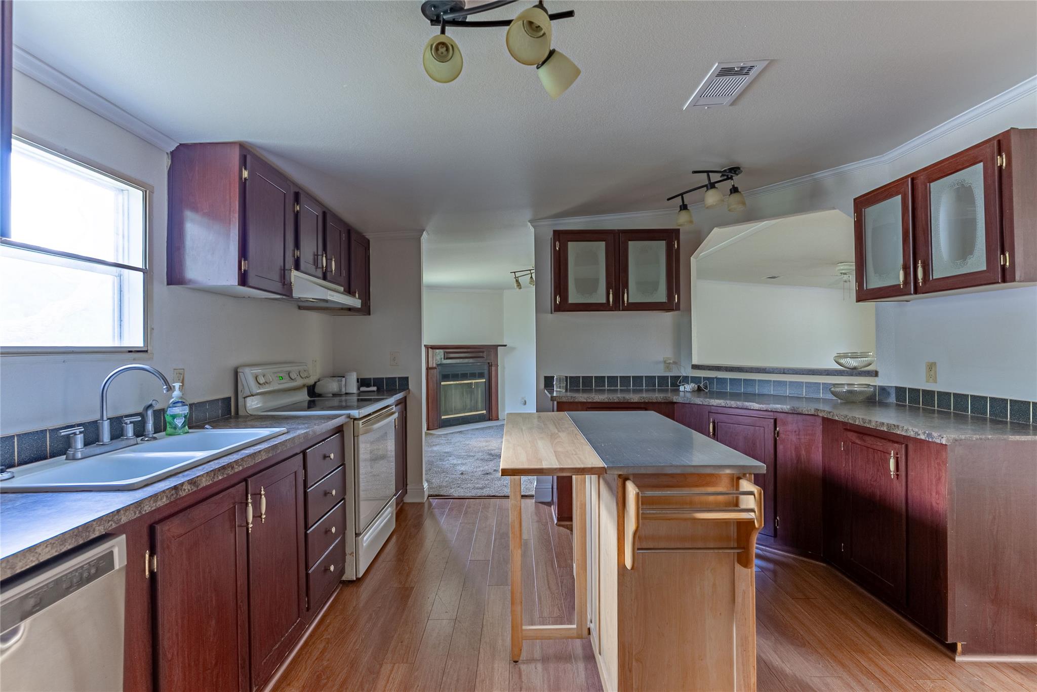 120 Creedmore Dr, Liberty Hill, TX 78642