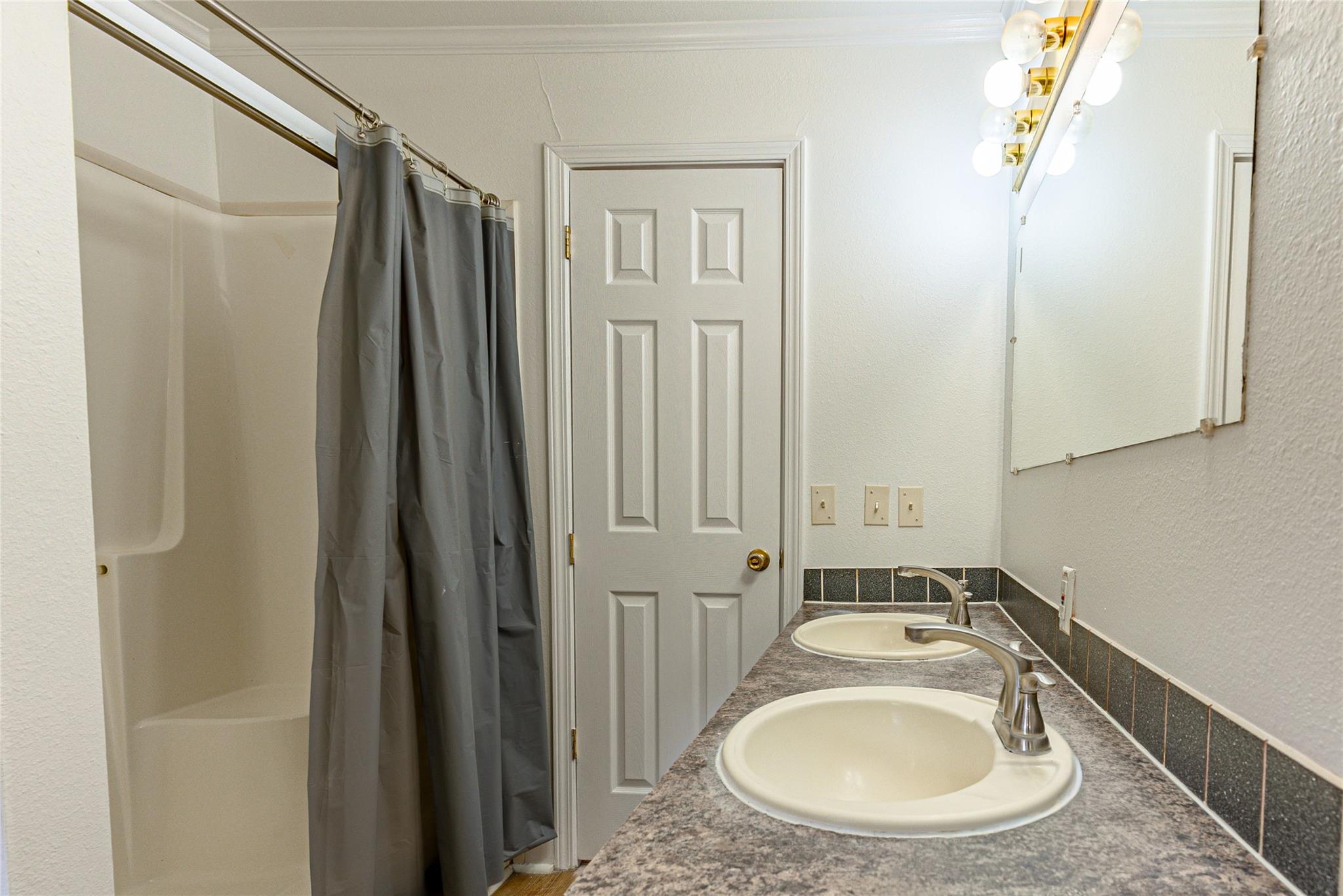 120 Creedmore Dr, Liberty Hill, TX 78642