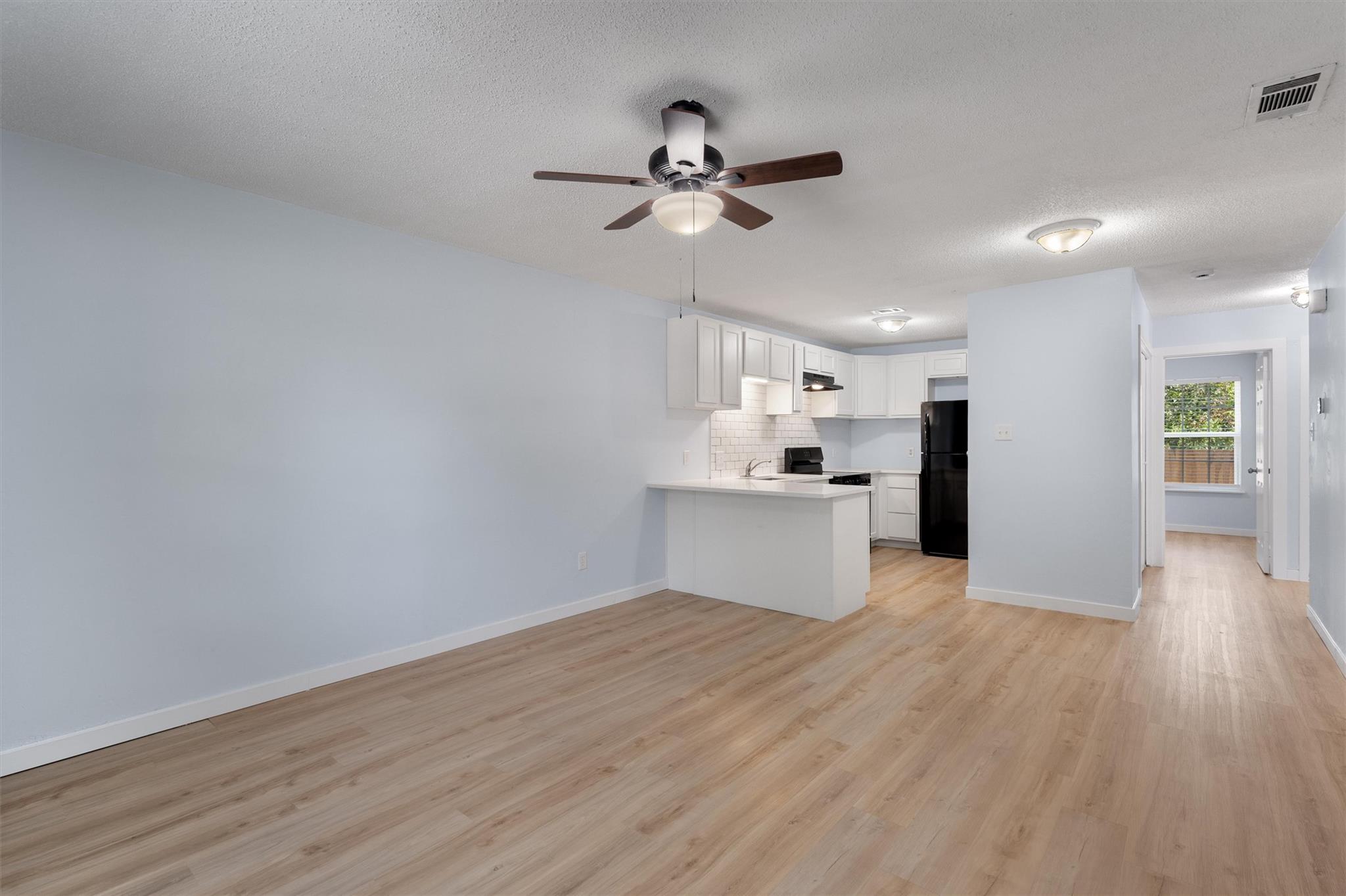 520 Lenora Dr # B, Taylor, TX 76574