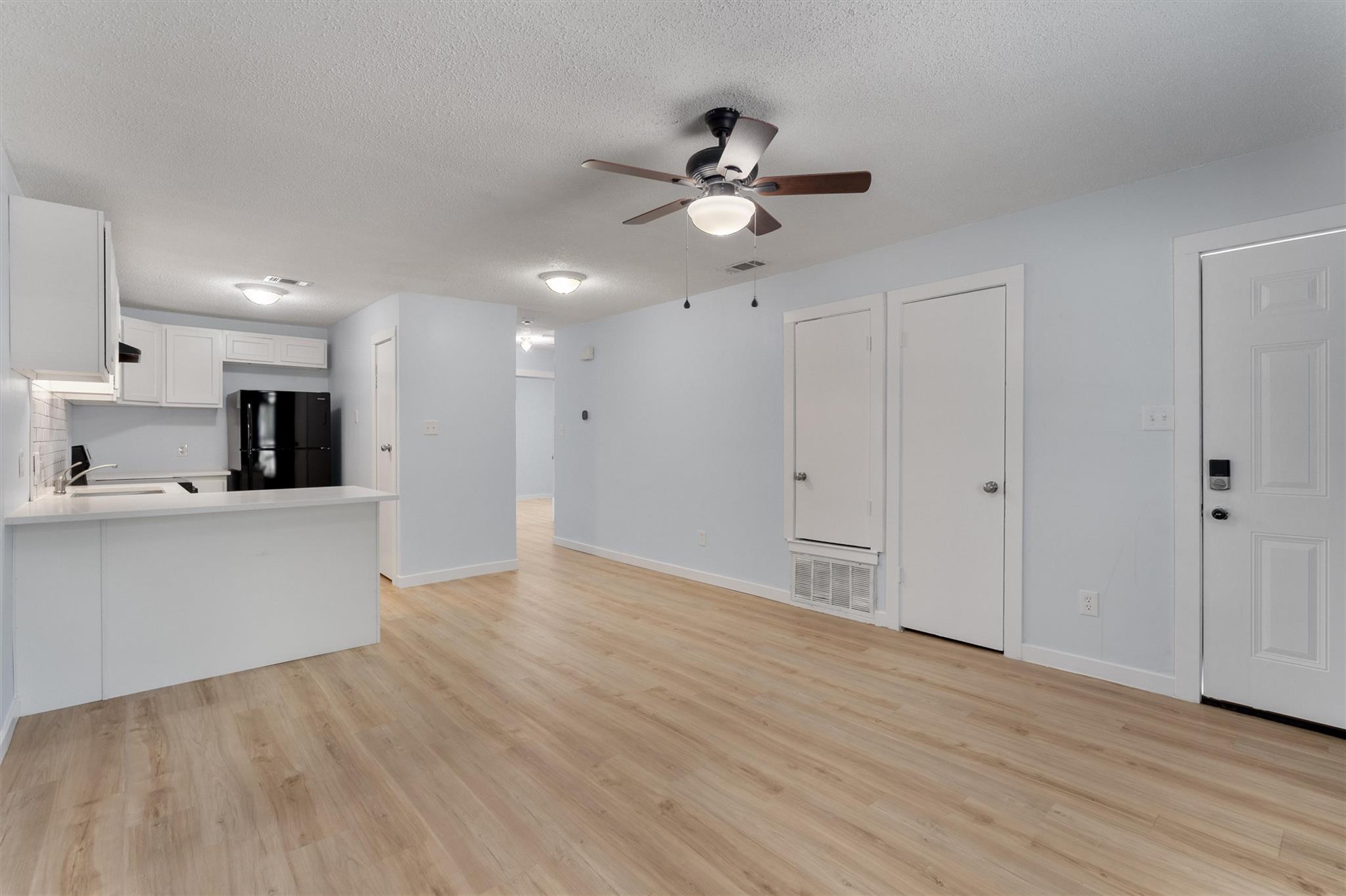 520 Lenora Dr # B, Taylor, TX 76574