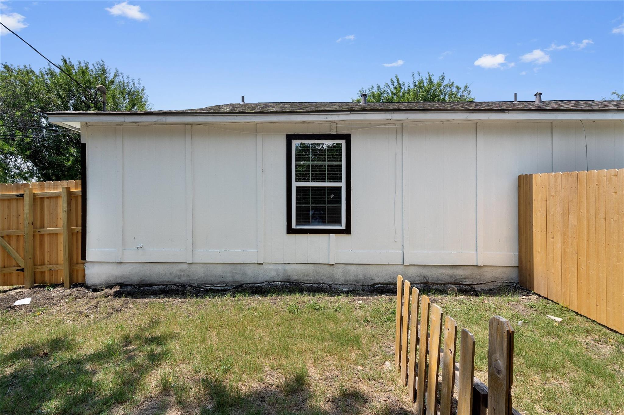 520 Lenora Dr # B, Taylor, TX 76574