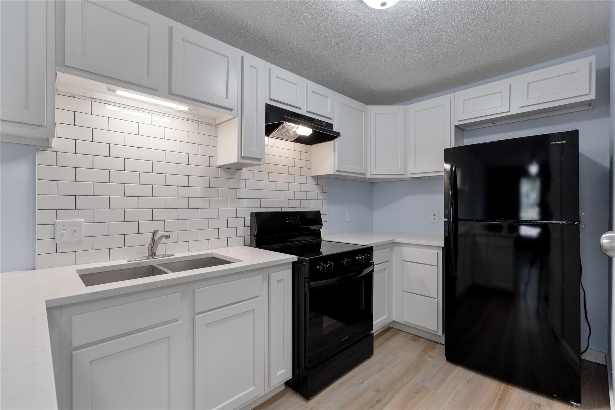 520 Lenora Dr # B, Taylor, TX 76574