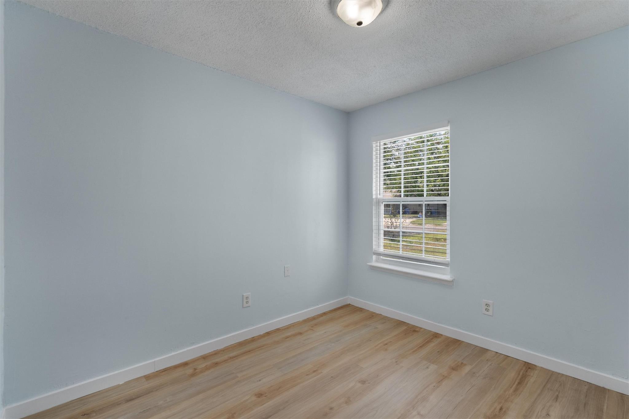 520 Lenora Dr # B, Taylor, TX 76574