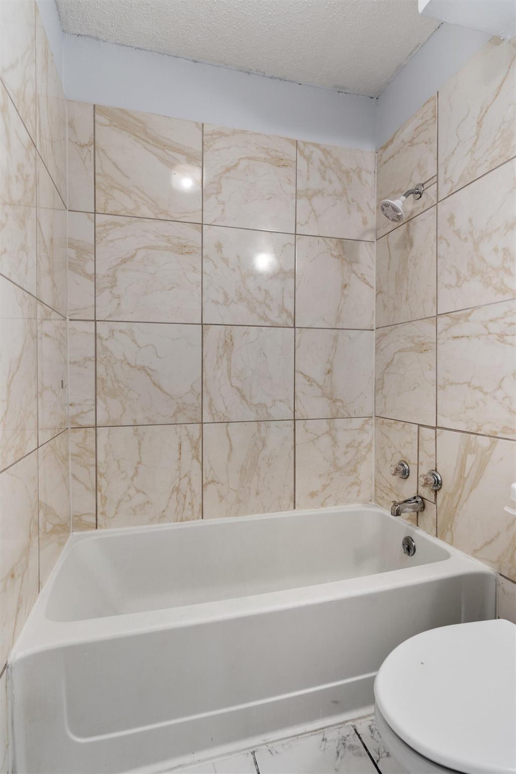 520 Lenora Dr # B, Taylor, TX 76574