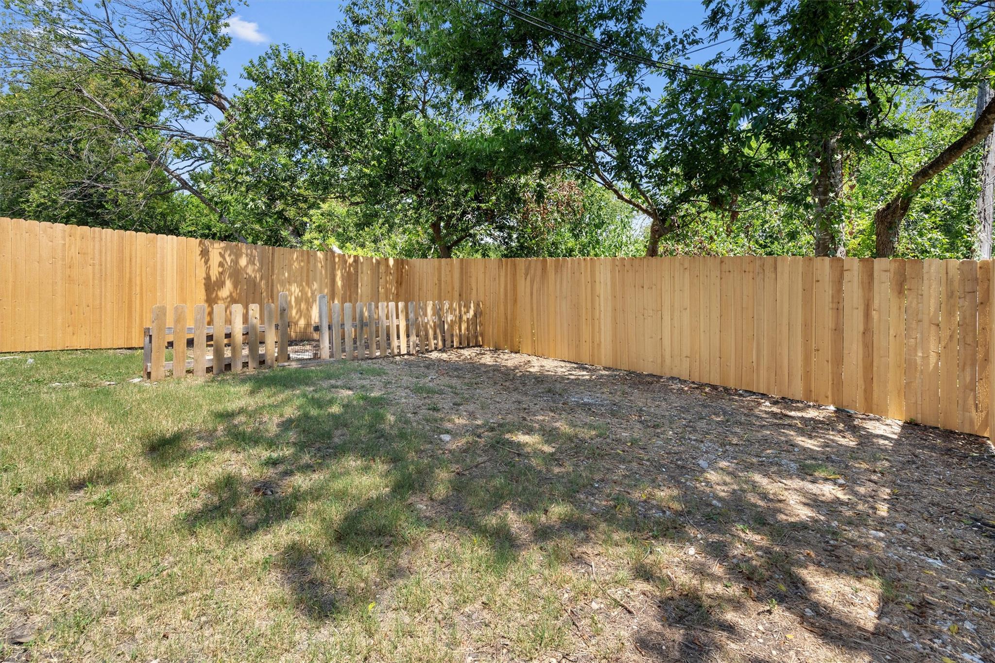 520 Lenora Dr # B, Taylor, TX 76574