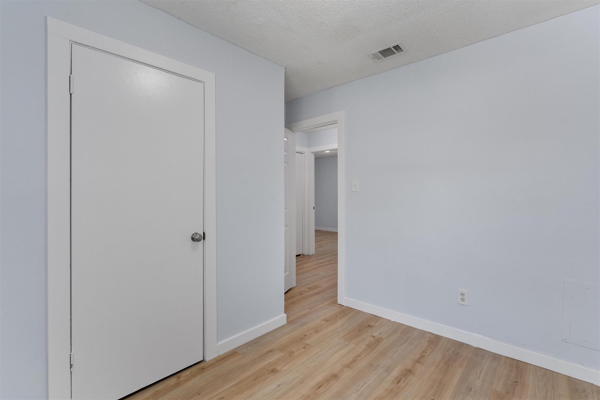 520 Lenora Dr # B, Taylor, TX 76574