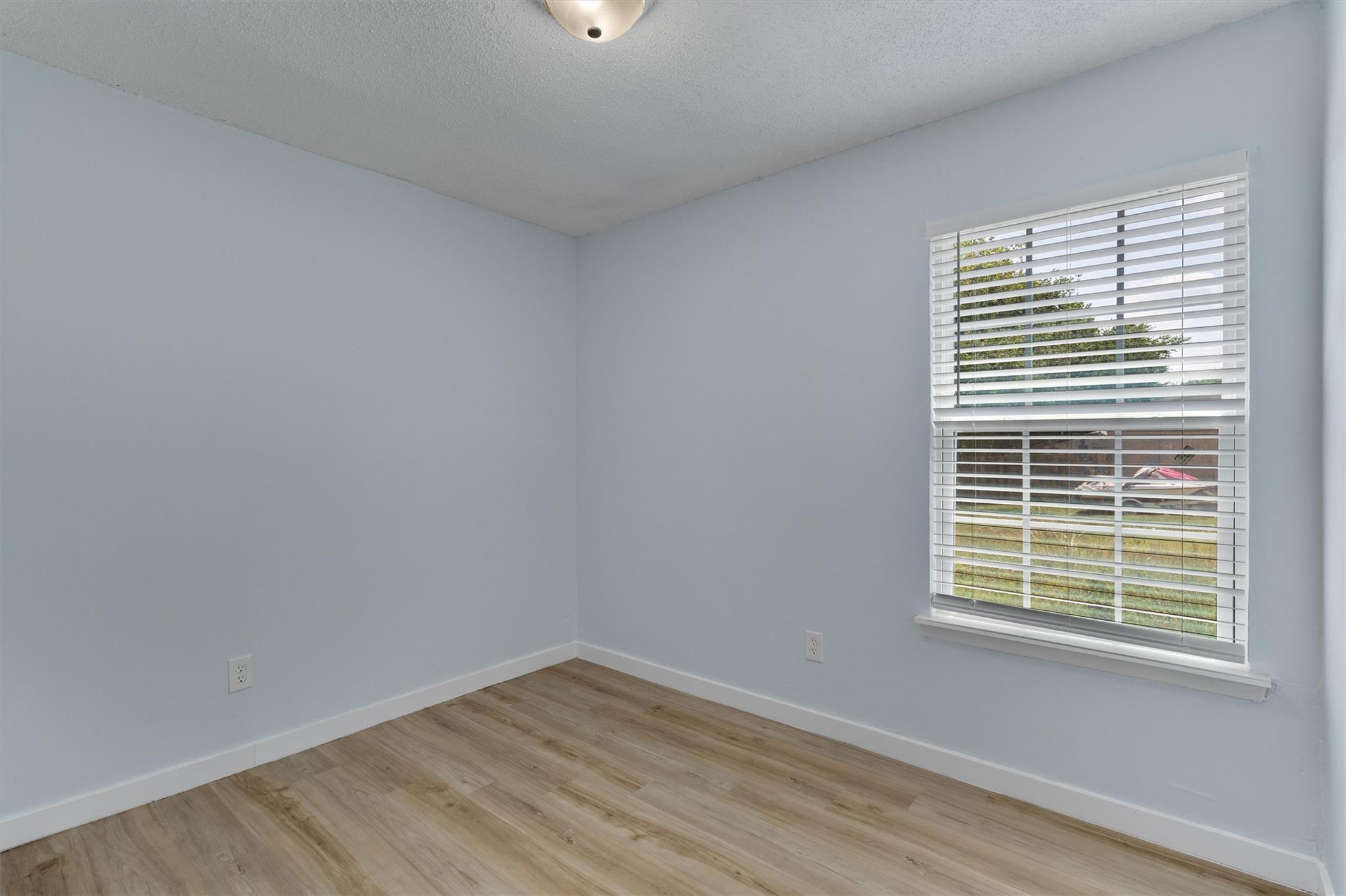 520 Lenora Dr # B, Taylor, TX 76574